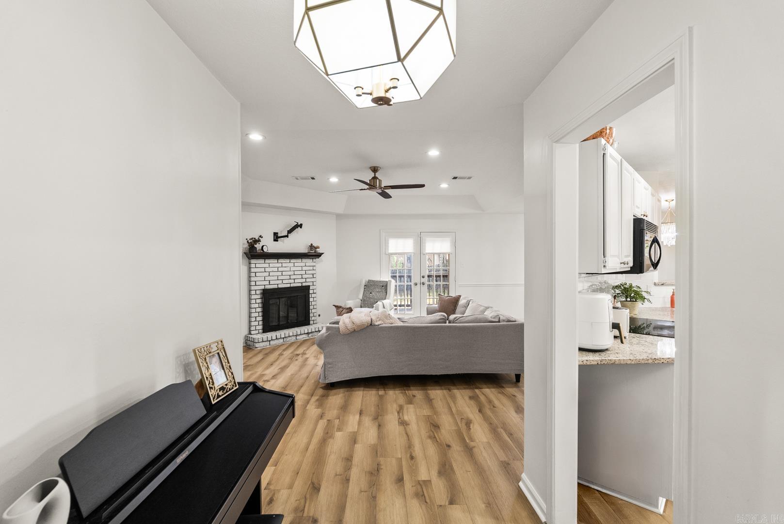 DIAMOND POINTE - Residential