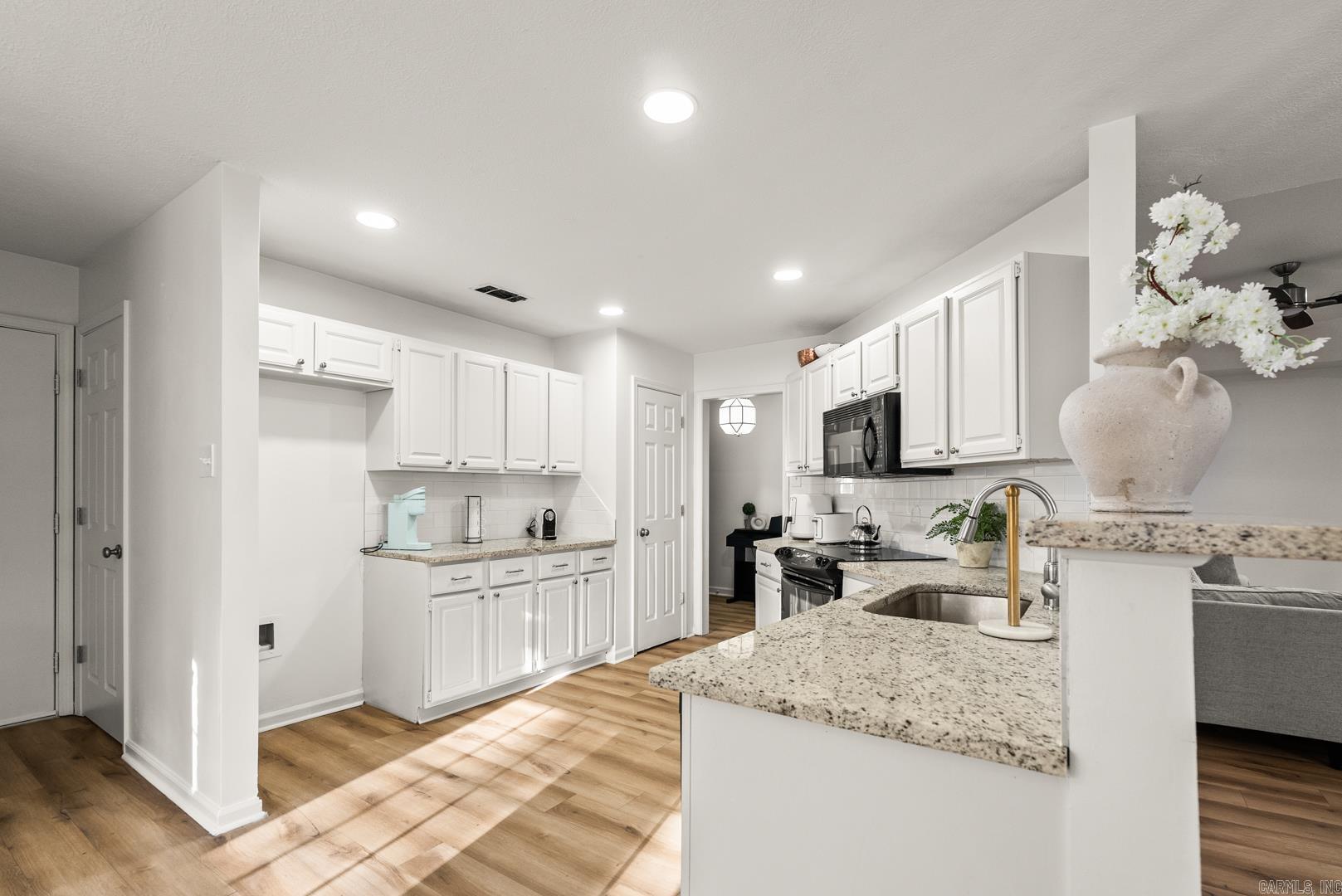 DIAMOND POINTE - Residential