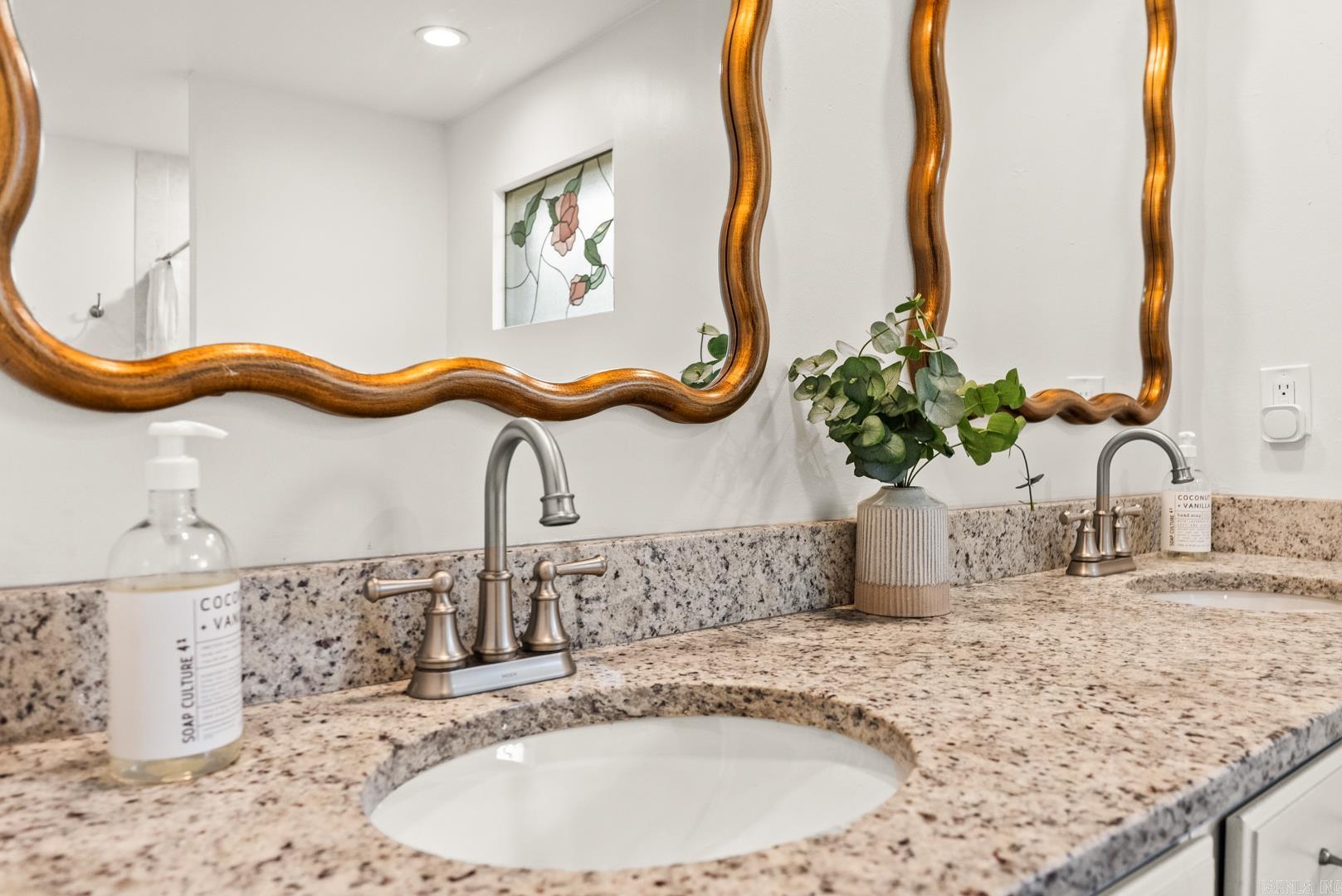 DIAMOND POINTE - Residential