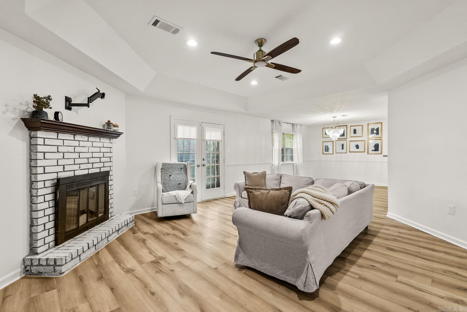 DIAMOND POINTE - Residential