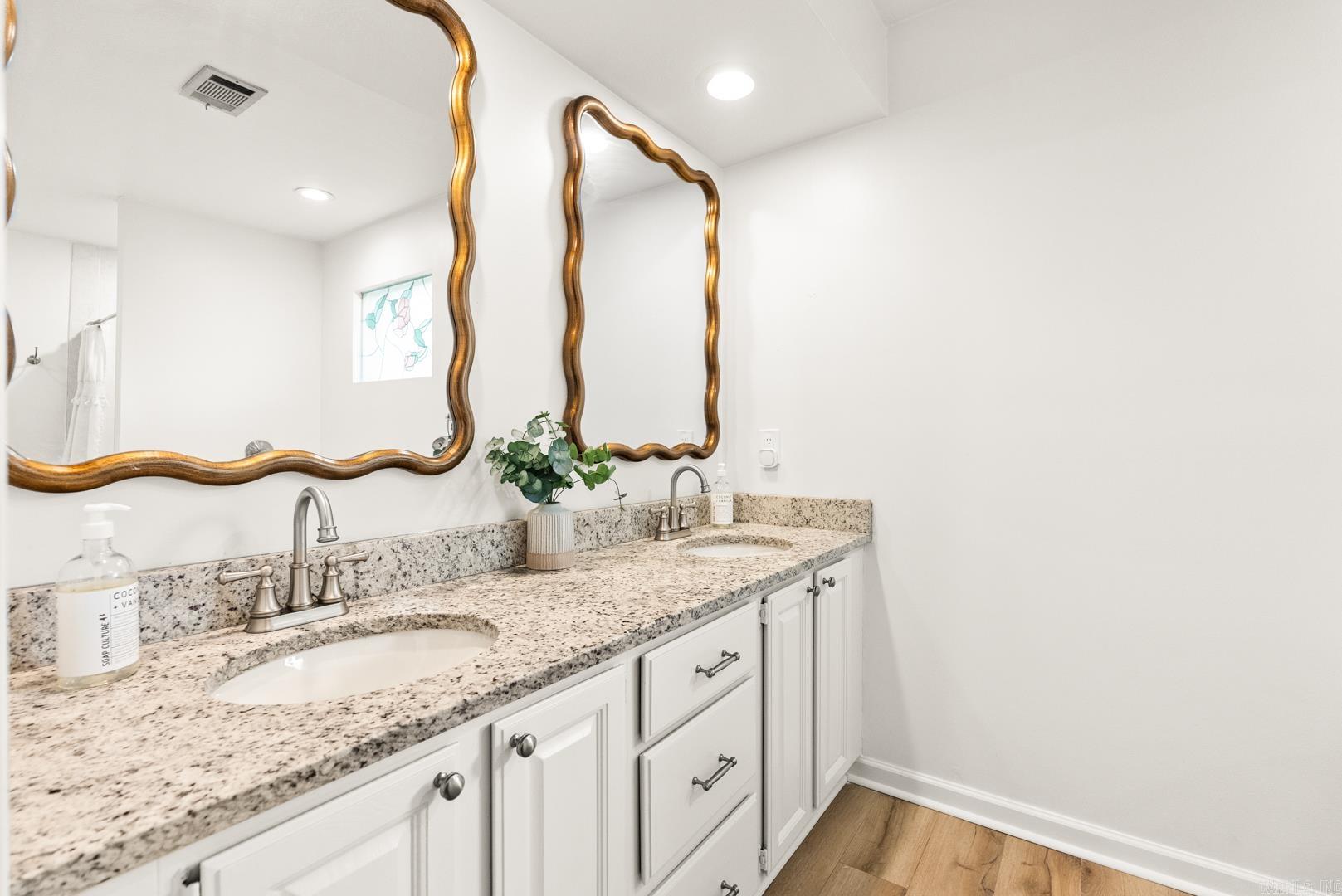 DIAMOND POINTE - Residential