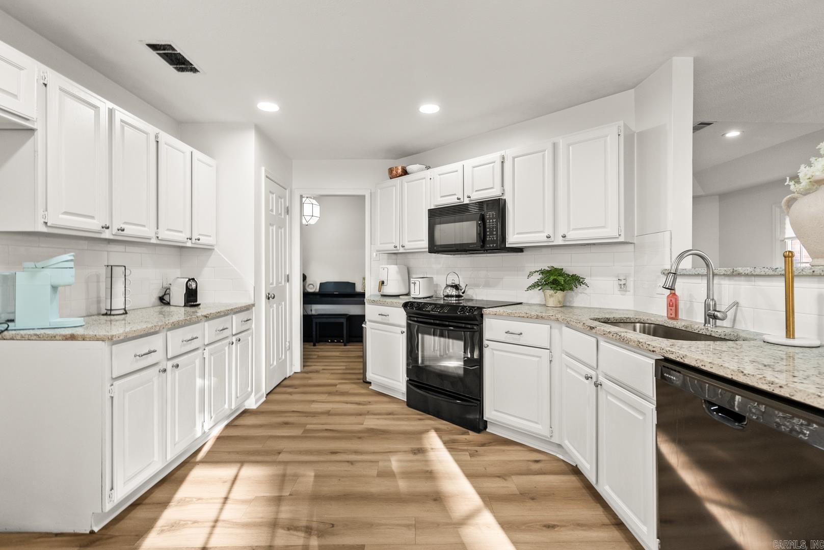 DIAMOND POINTE - Residential