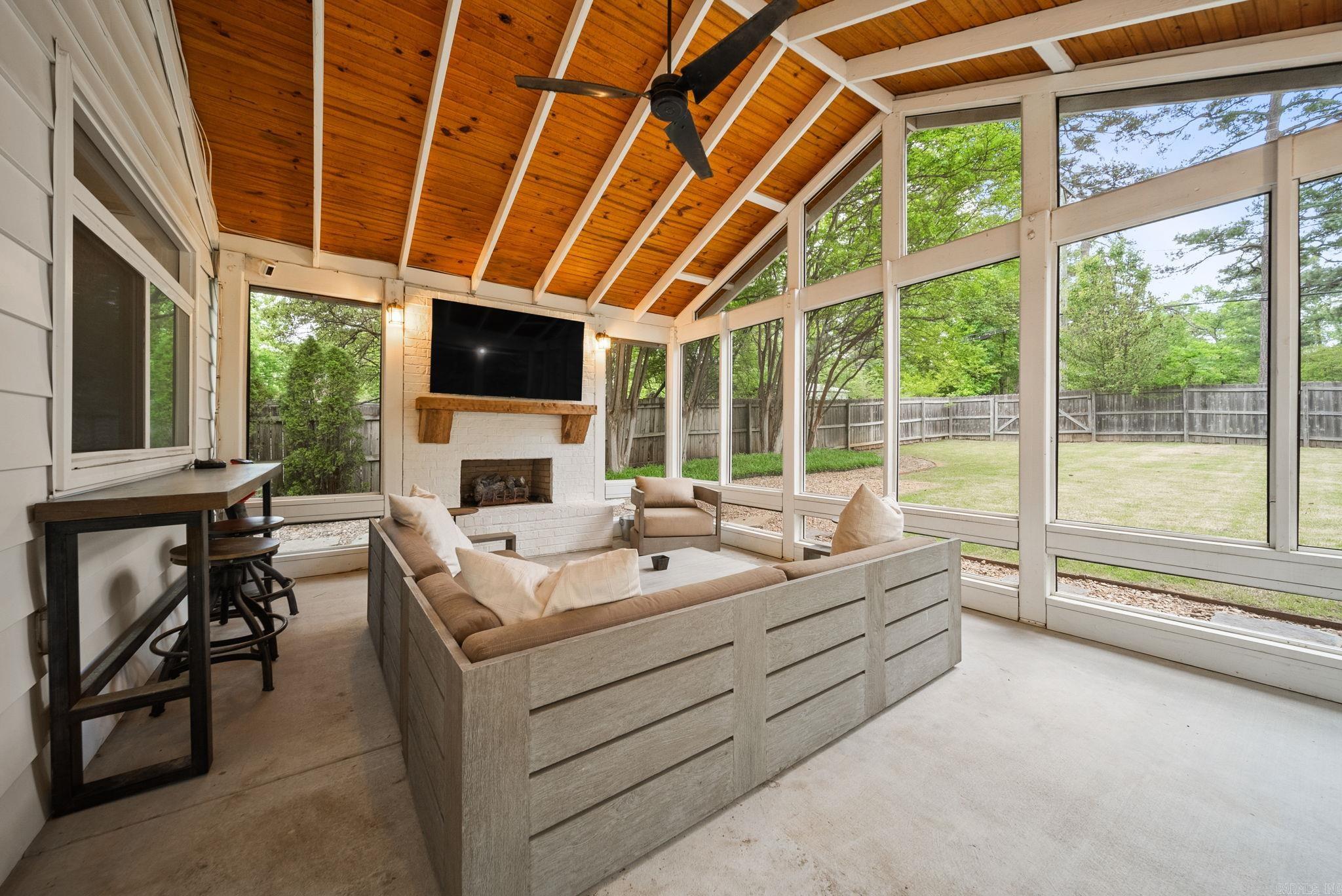 KINGWOOD PLACE - Residential