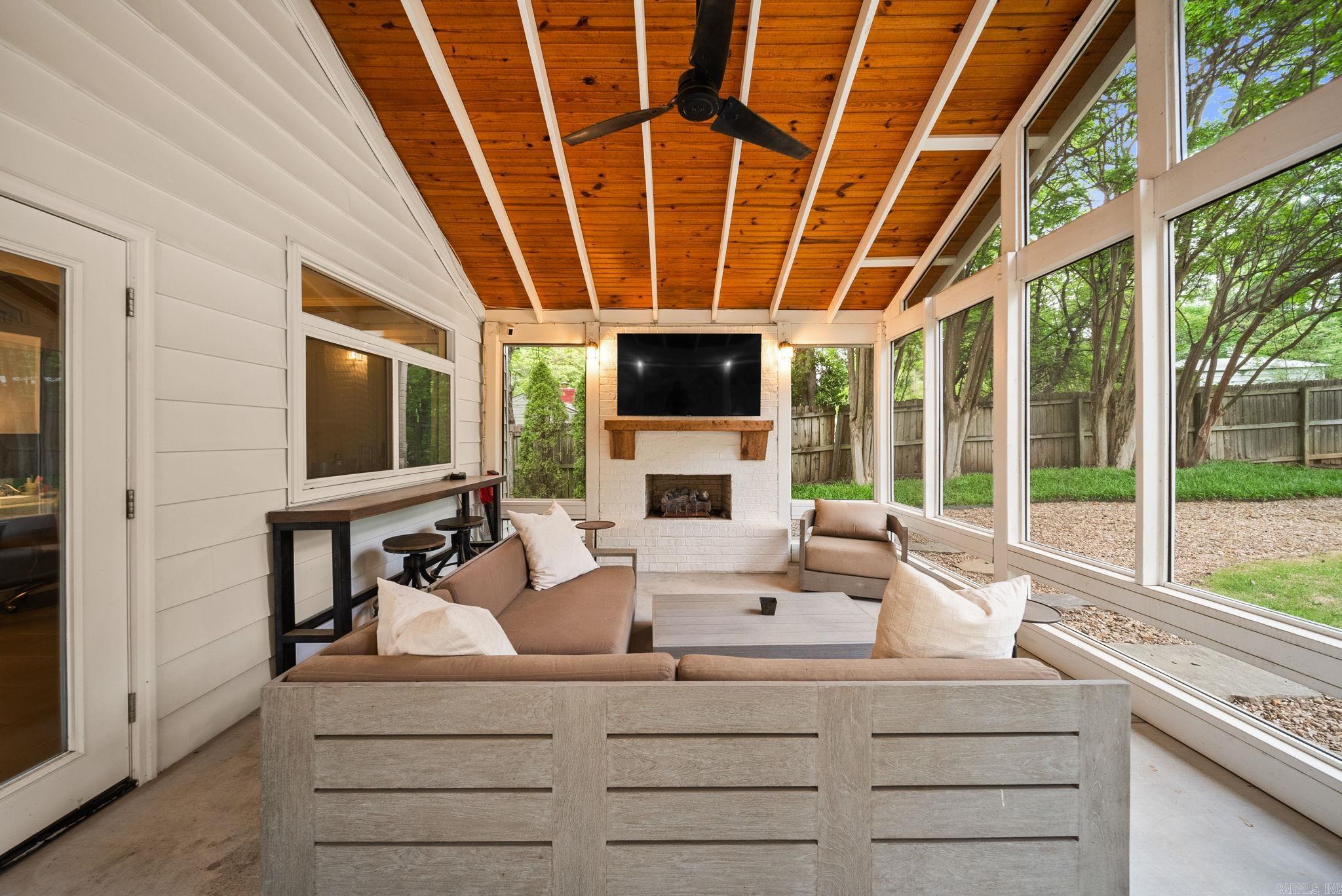 KINGWOOD PLACE - Residential