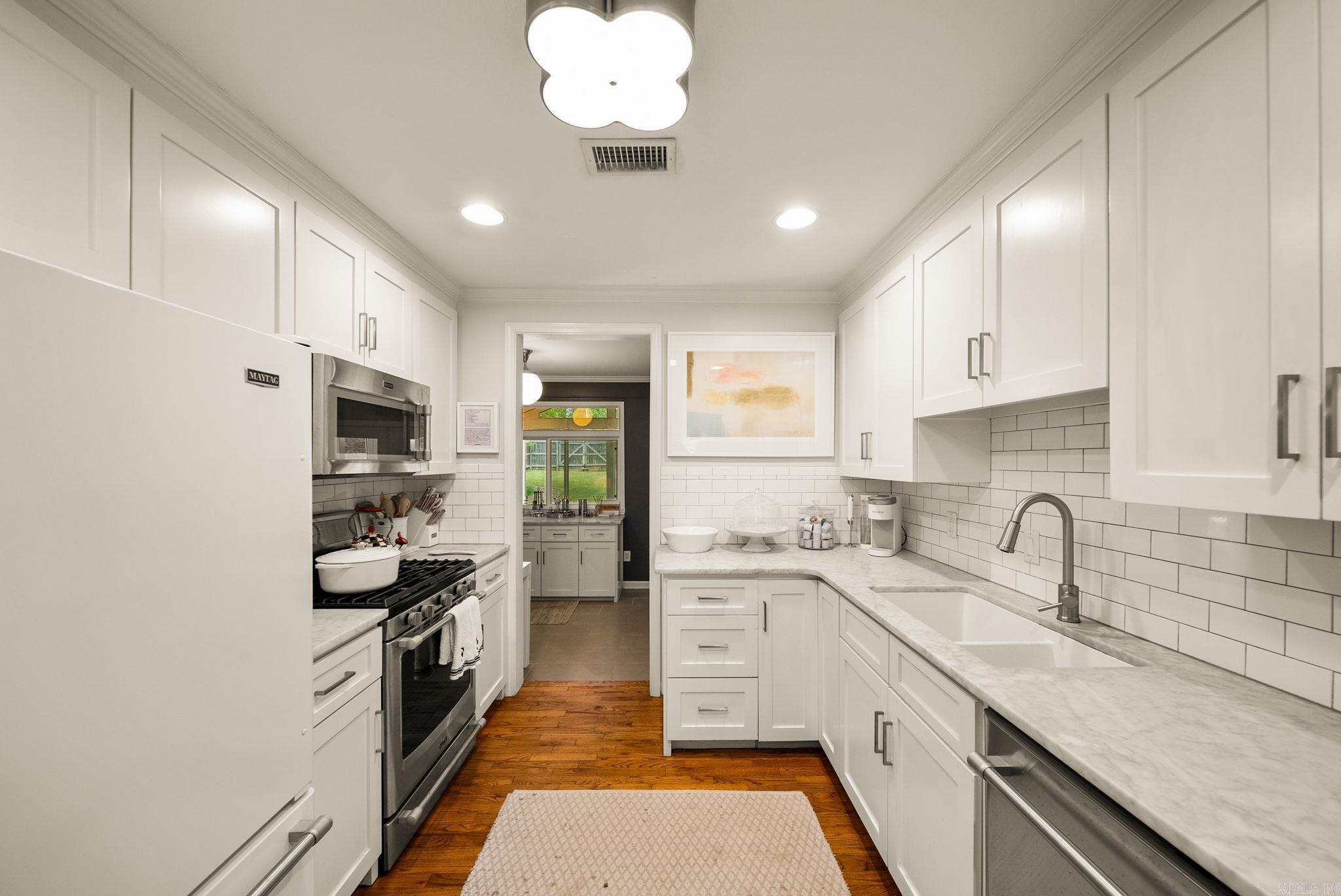 KINGWOOD PLACE - Residential