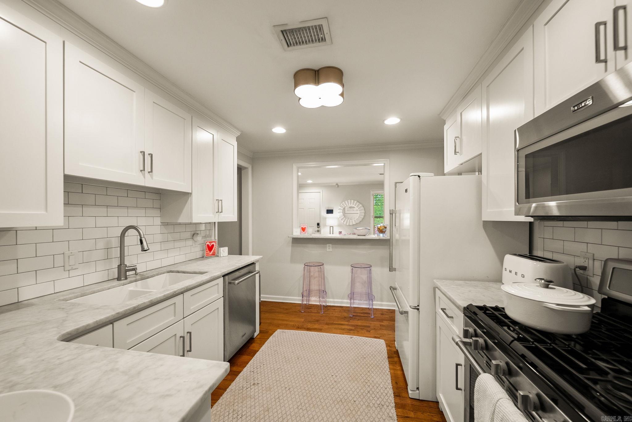 KINGWOOD PLACE - Residential