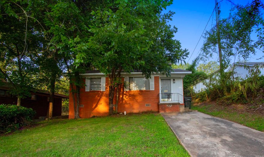 MOVE IN SPECIAL! HALF OFF FIRST MONTH’S RENT!  Cute and cozy 2BD/1BA in the center of Little Rock. Close proximity to both UAMS and St. Vincent hospital and minutes away from everything the Hillcrest neighborhood has to offer. Refinished hardwood floors throughout most of the home and tile in the kitchen and bathroom. Plenty of yard space. This property is managed by Hoffman Team so beware of scammers - we will never ask you to Cashapp us money. The lease for this property is for 18 months to 2 years with a 3% increase after the first year. Income must be 3x the amount of rent. Deposit, first month’s rent, and the $50 administration fee due before move in. This property does not accept section 8.