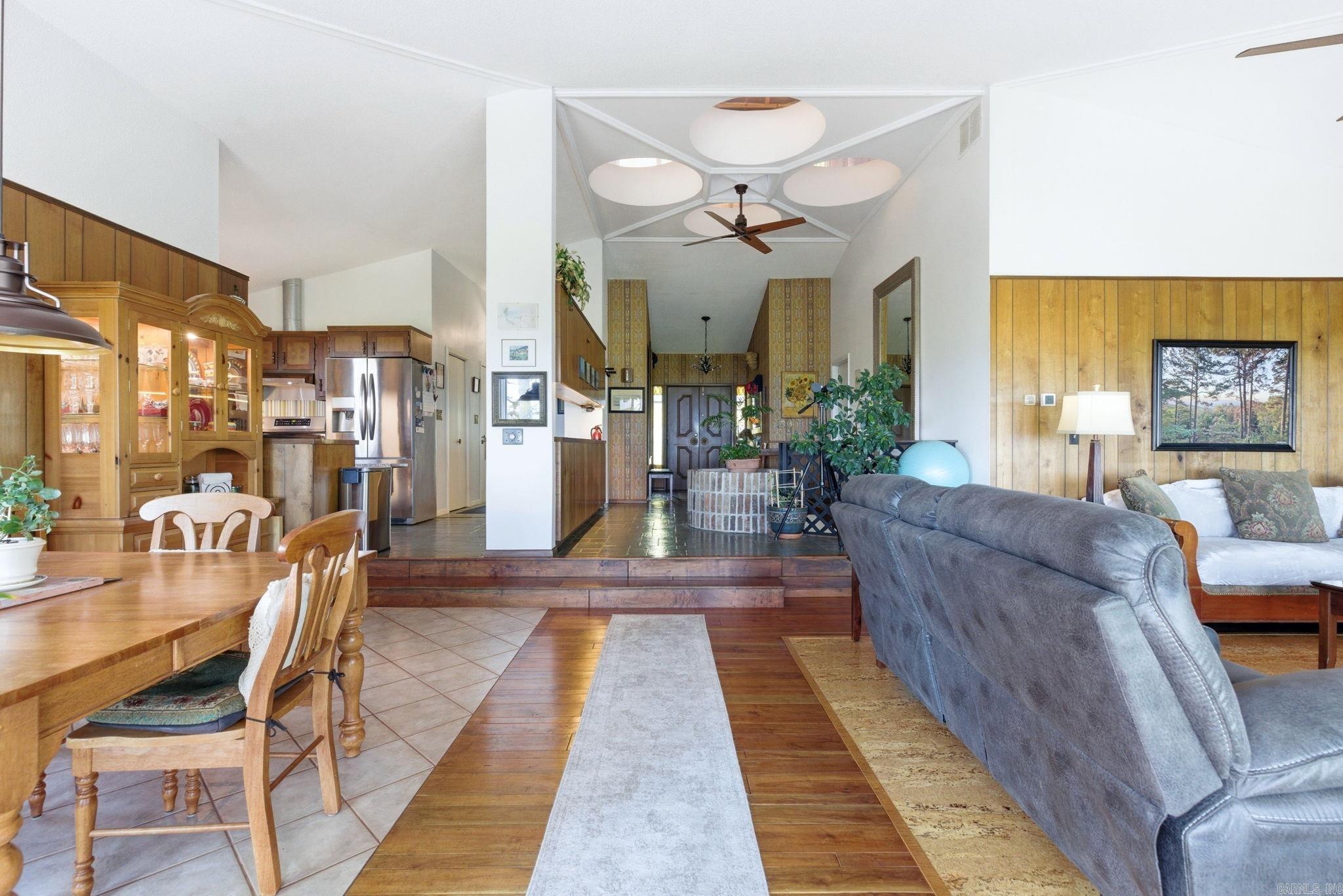 INDIAN HILLS - Residential