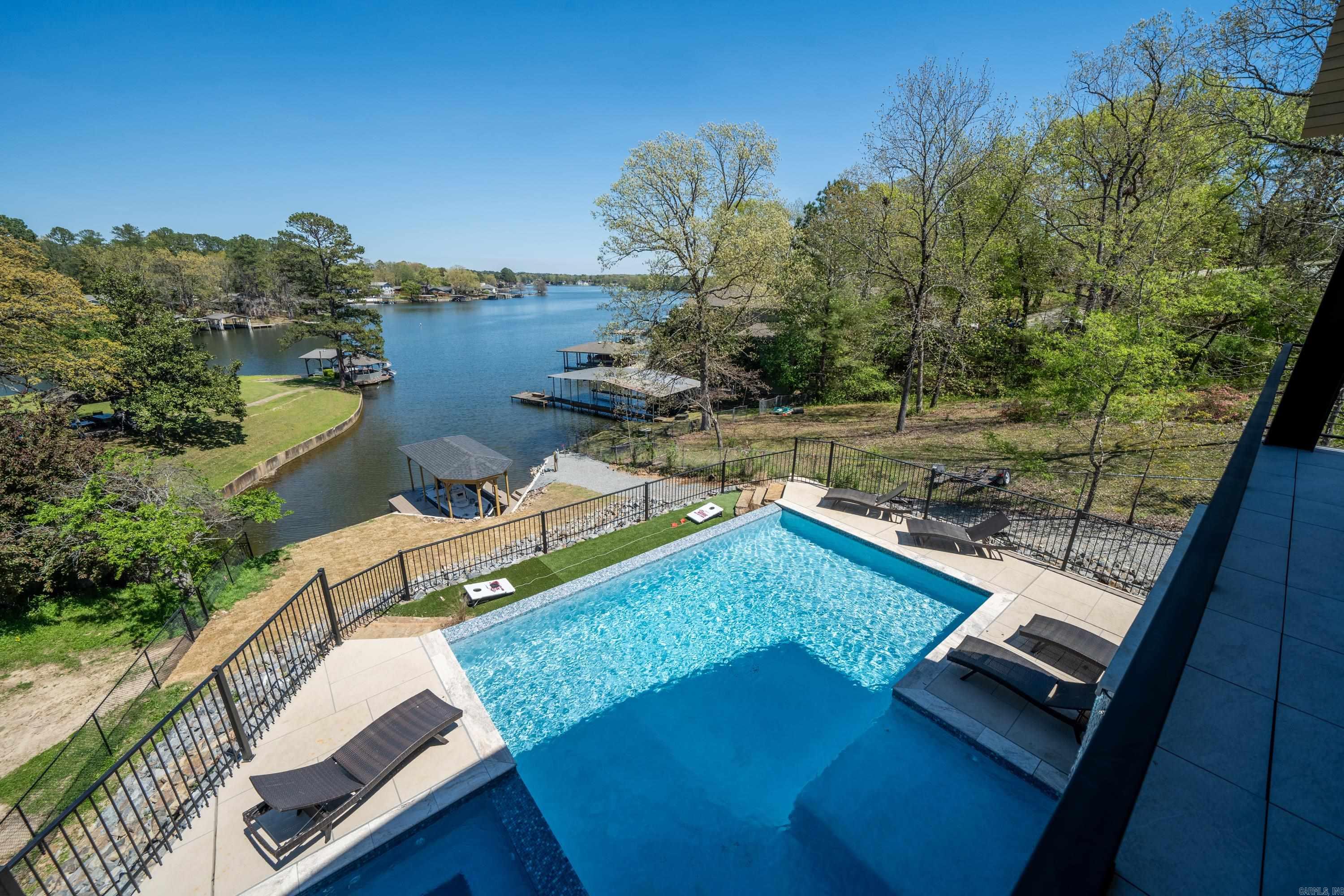 LAKE VIEW - Residential