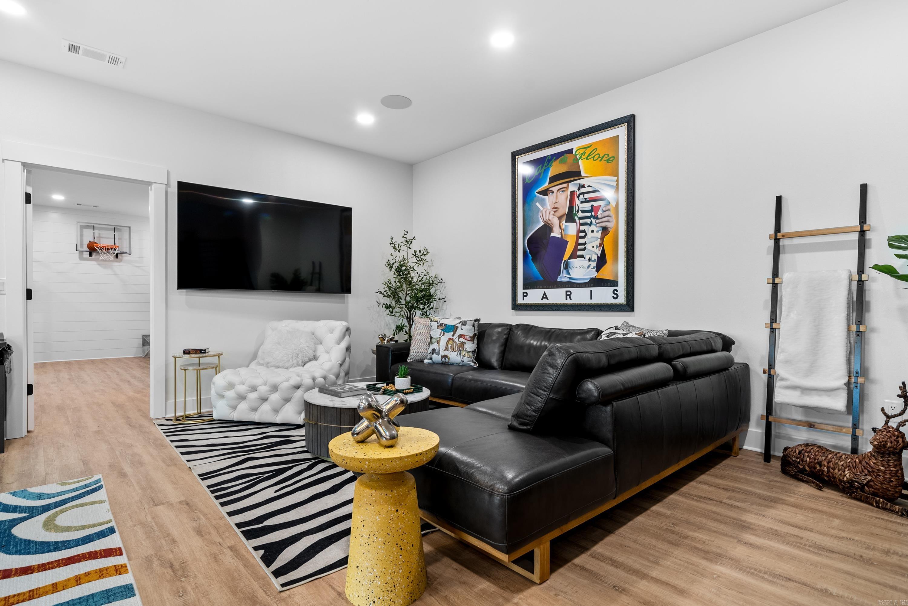 LAKE VIEW - Residential