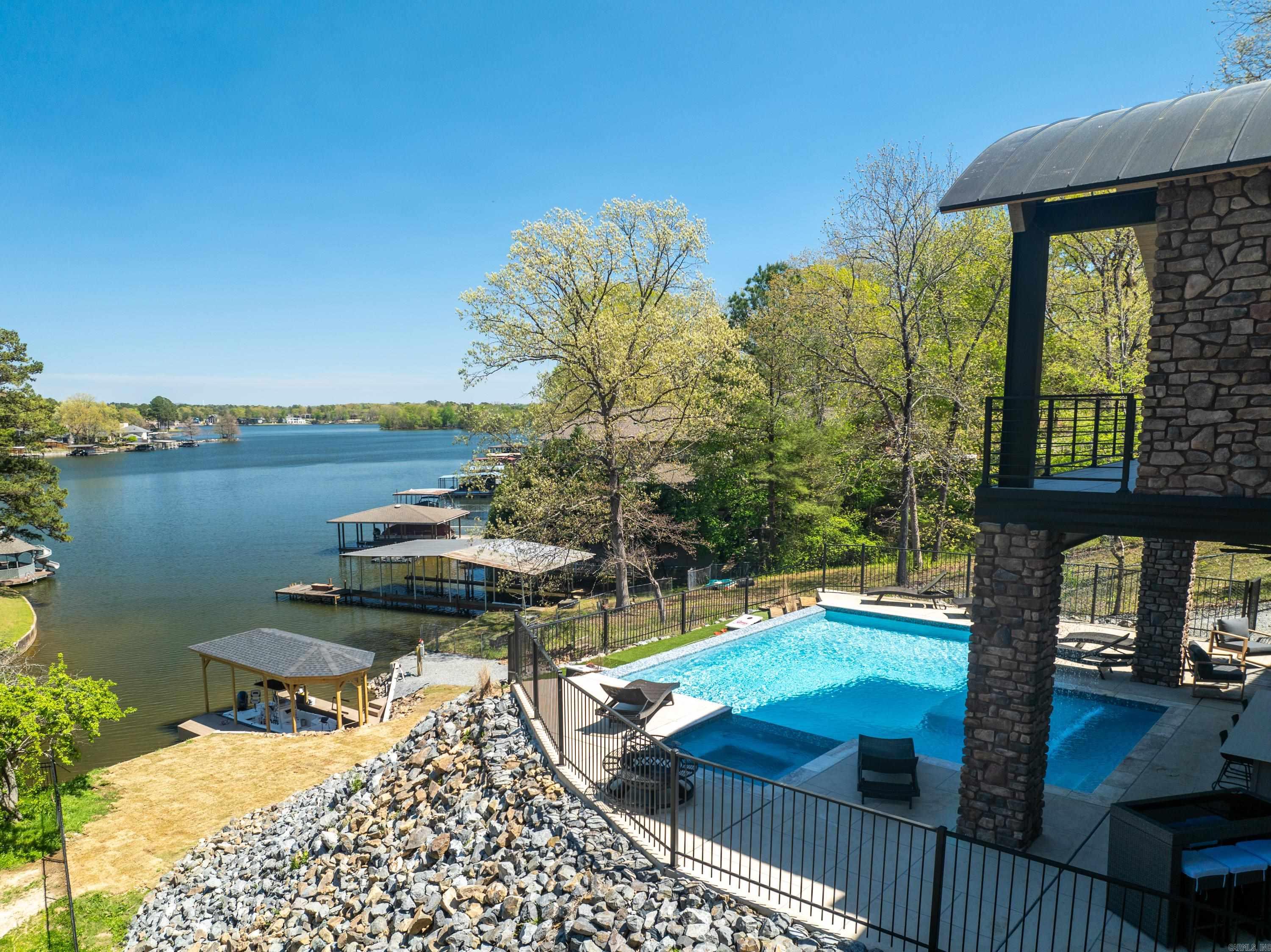 LAKE VIEW - Residential