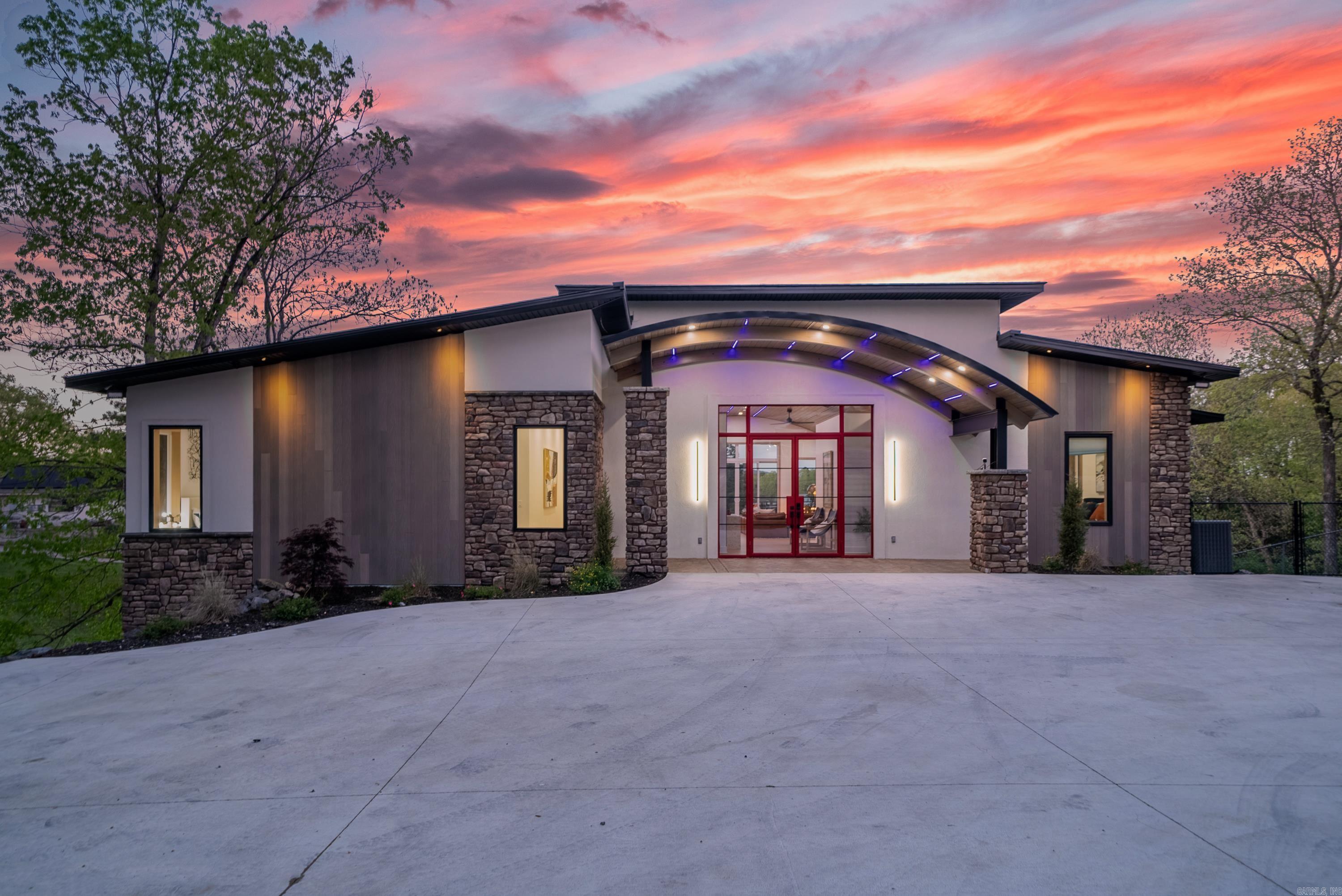 LAKE VIEW - Residential