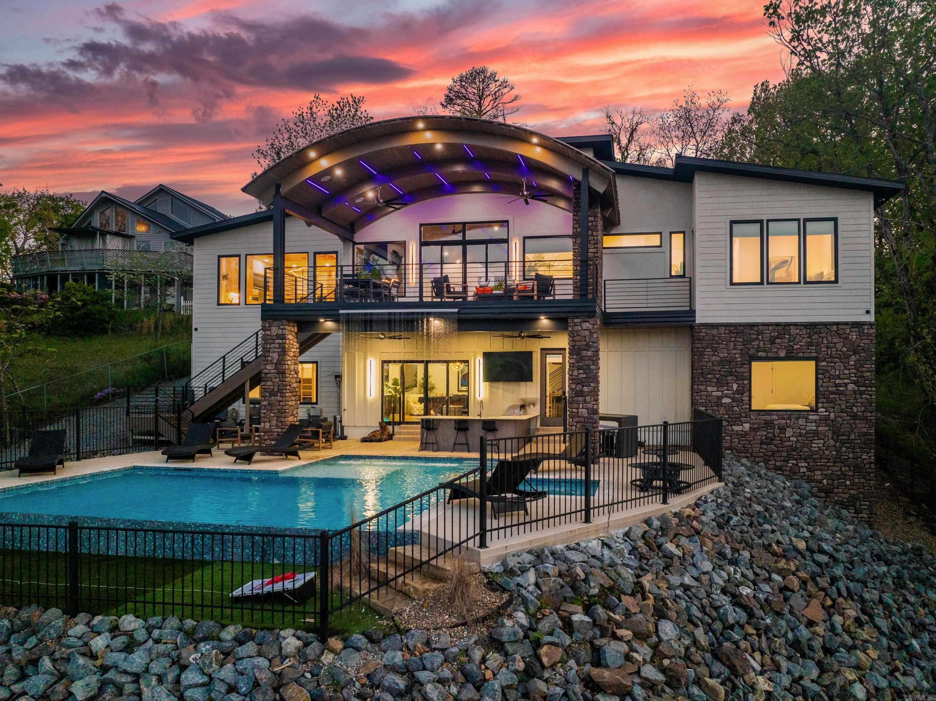 LAKE VIEW - Residential