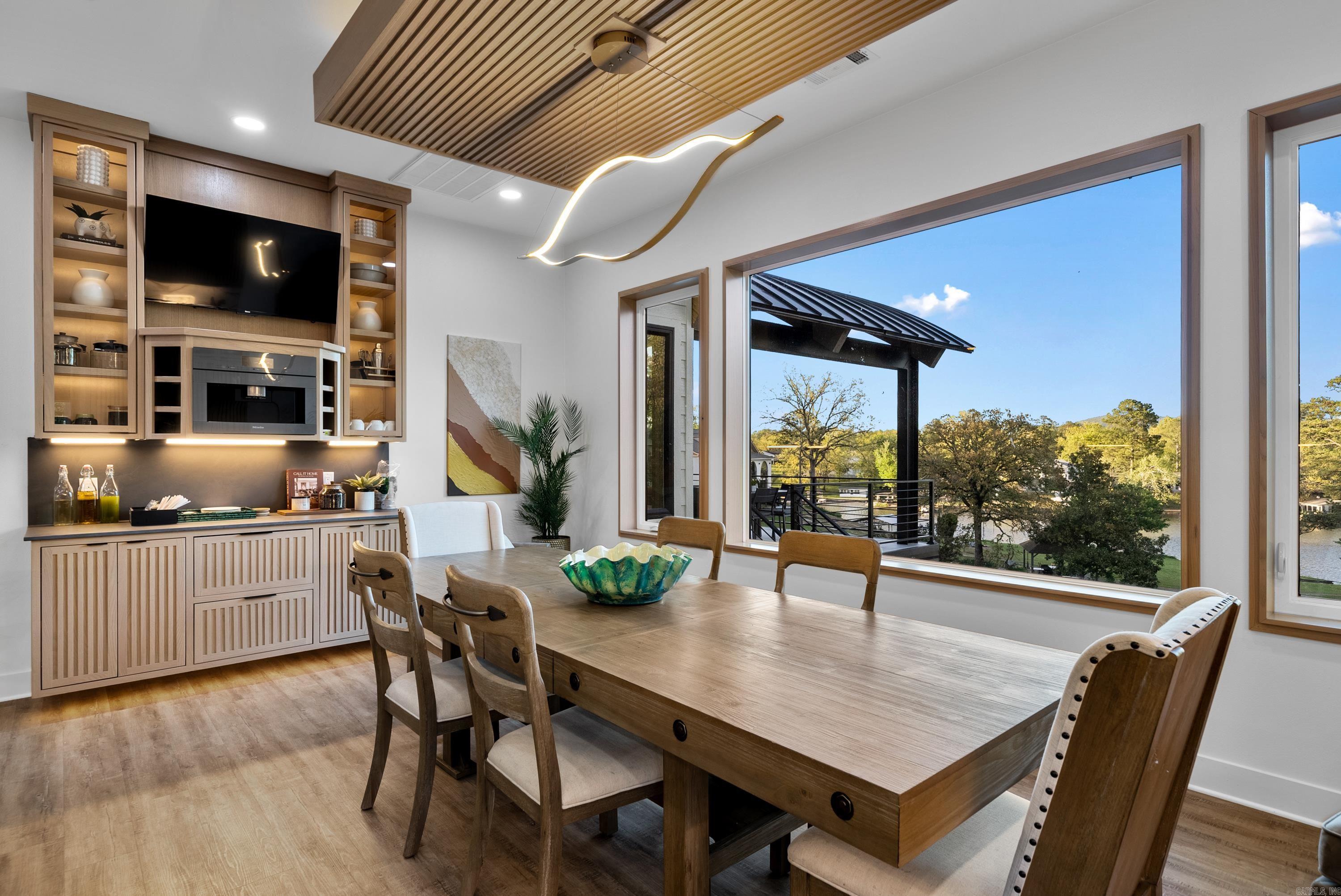 LAKE VIEW - Residential