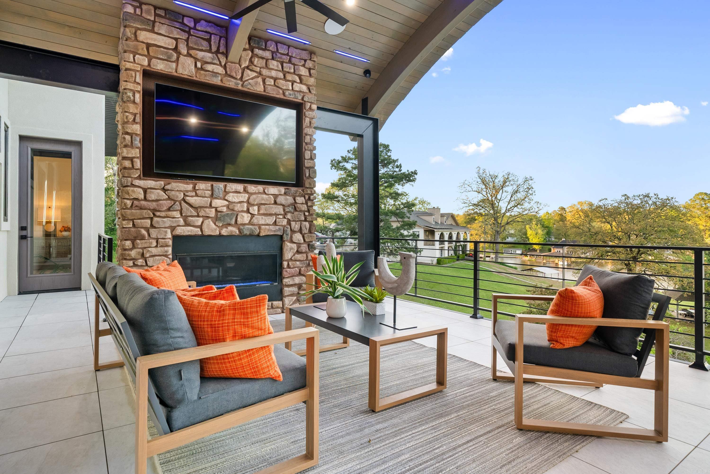 LAKE VIEW - Residential