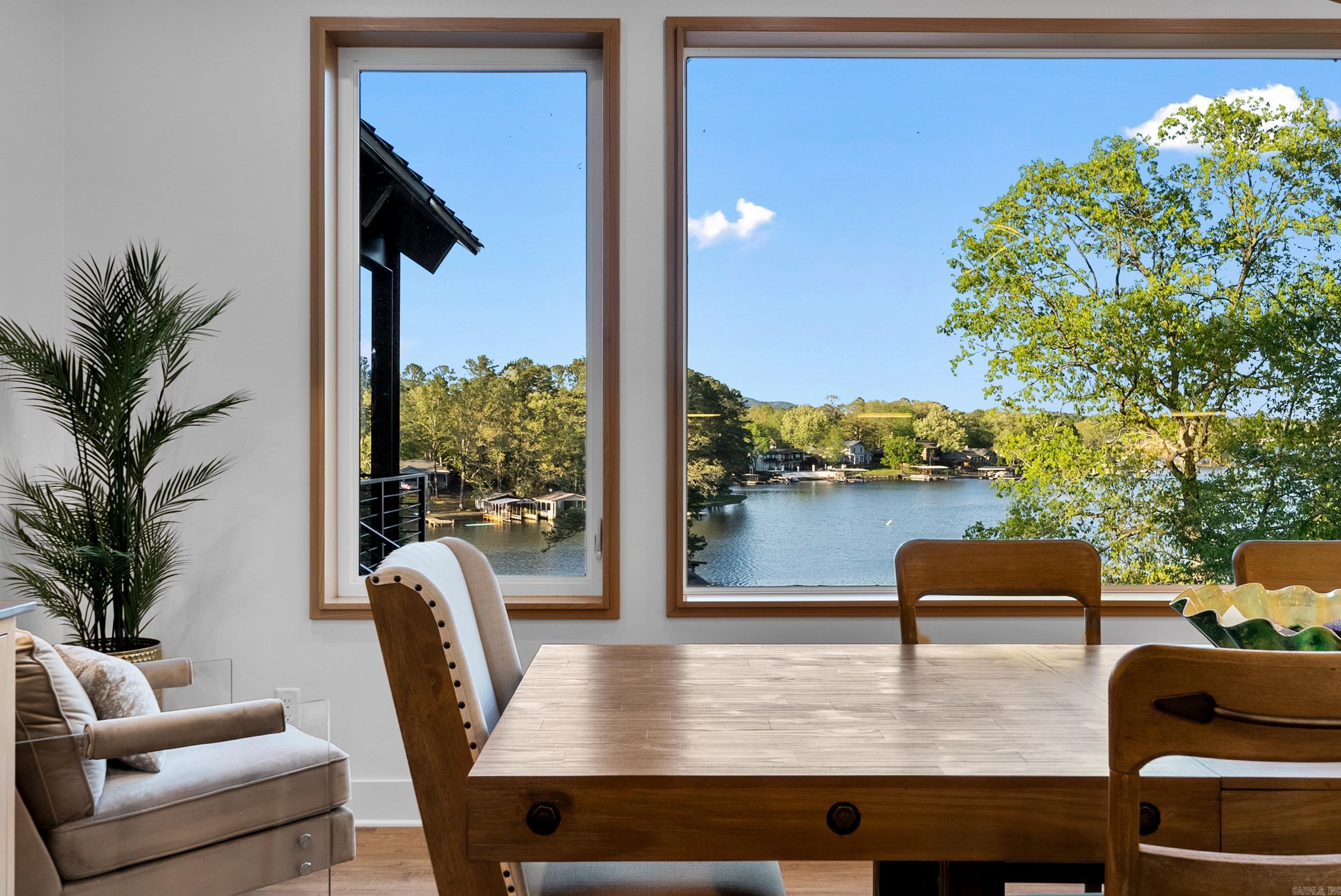 LAKE VIEW - Residential