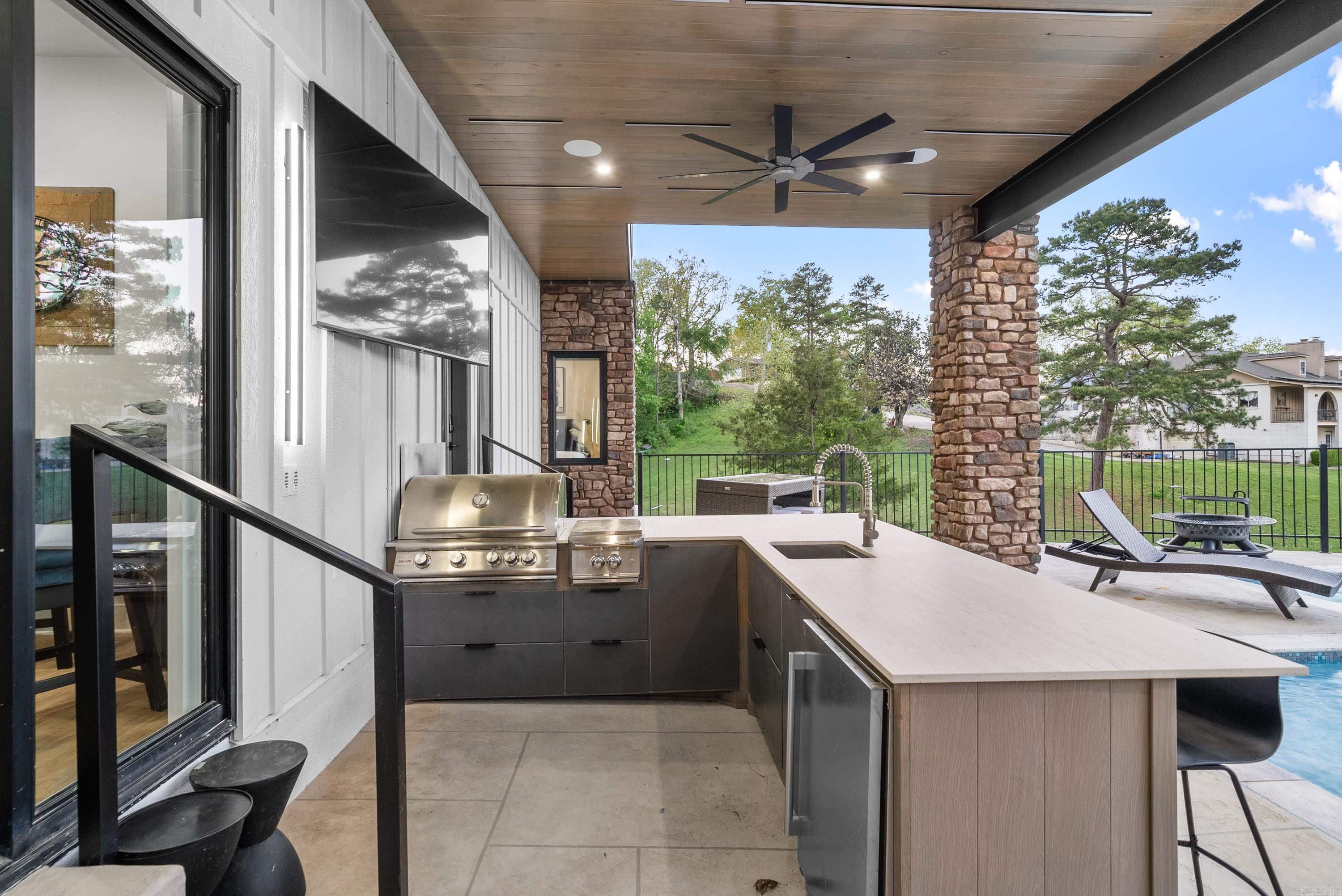 LAKE VIEW - Residential