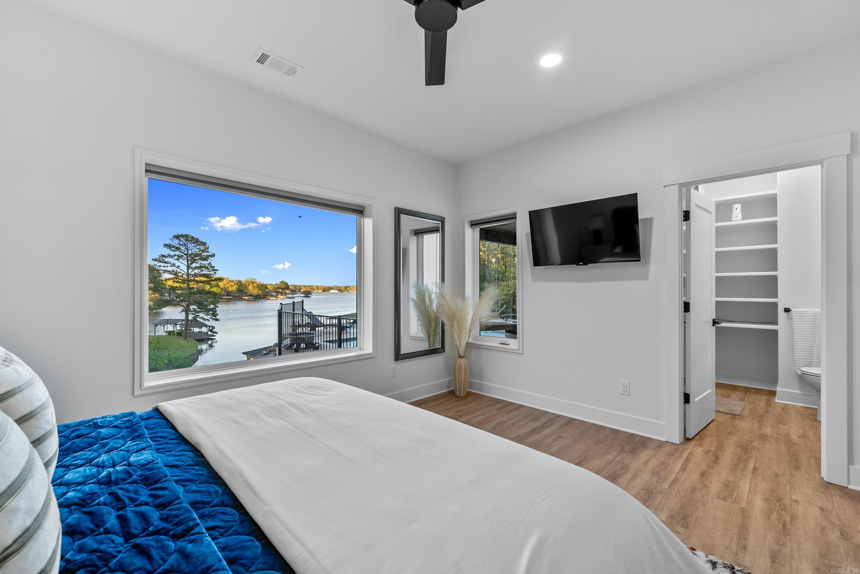 LAKE VIEW - Residential