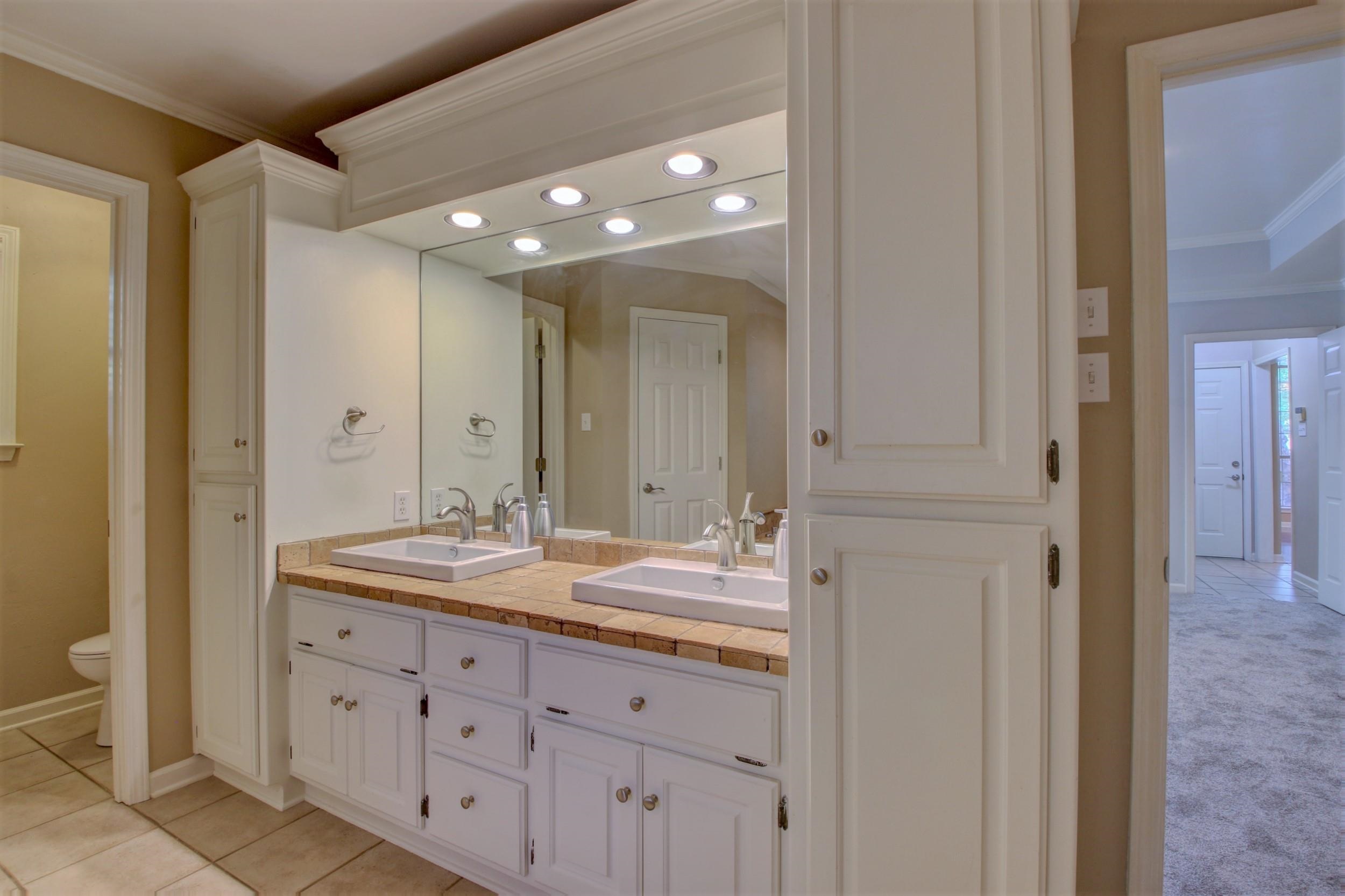 COUNTRY CLUB OF ARK THE - Residential