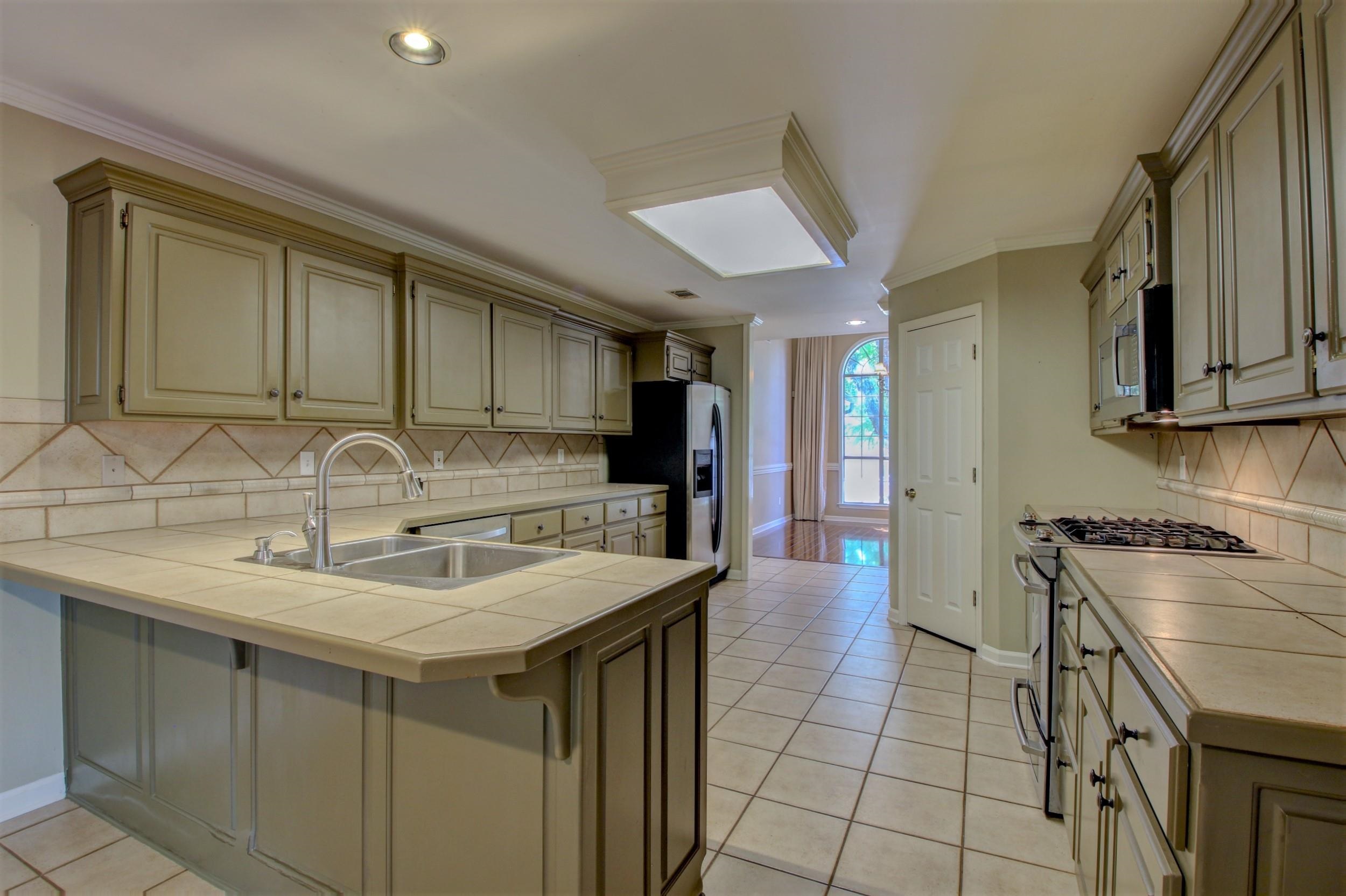 COUNTRY CLUB OF ARK THE - Residential