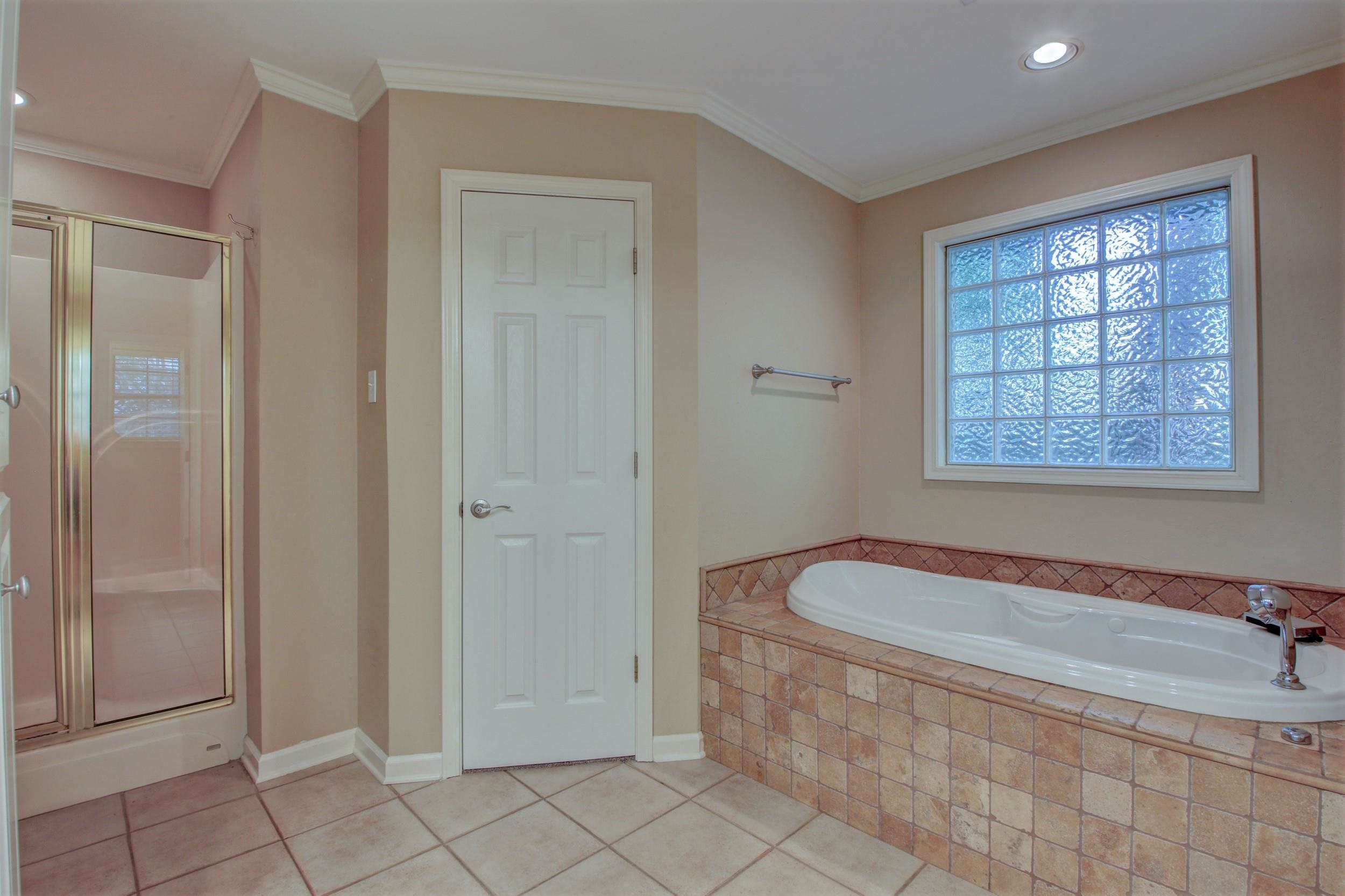 COUNTRY CLUB OF ARK THE - Residential