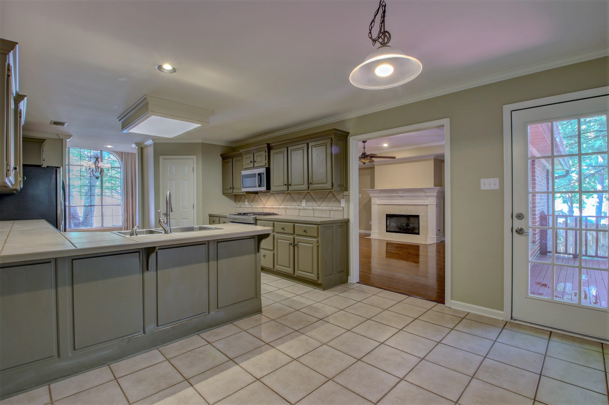 COUNTRY CLUB OF ARK THE - Residential