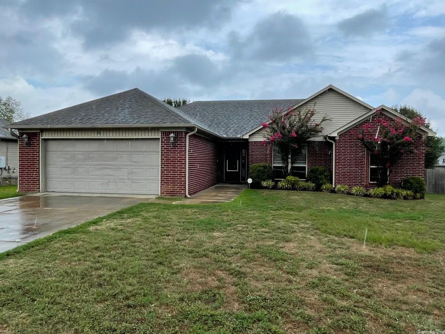 One of the best 4 bedroom floor plan in the area. Master bath has 2 separate vanities with sinks, a jetted tub and a nice walk in closet. Gas log fireplace in the living room. Privacy fenced back yard with a covered deck for outdoor enjoyment.