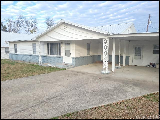 *BEEBE* SPACIOUS HOME LOCATED ON DEAD END STREET!! This 3 Bed, 1.5 Bath Home Features 1485 SqFt! Original Hardwood Floors! Extra Wide Hall Space! Washer/Dryer Hookups! Carport For Parking! PET FRIENDLY!! Detached Garage & Shed Behind Are Not For Tenant Use. Storage Shed Behind The House IS For Tenant Use. AVAILABLE NOW!!! <a href='https://raineyrealty.com/virtualtour.php?r=GIfAuk'> Click here for a 360° Virtual Tour</a>