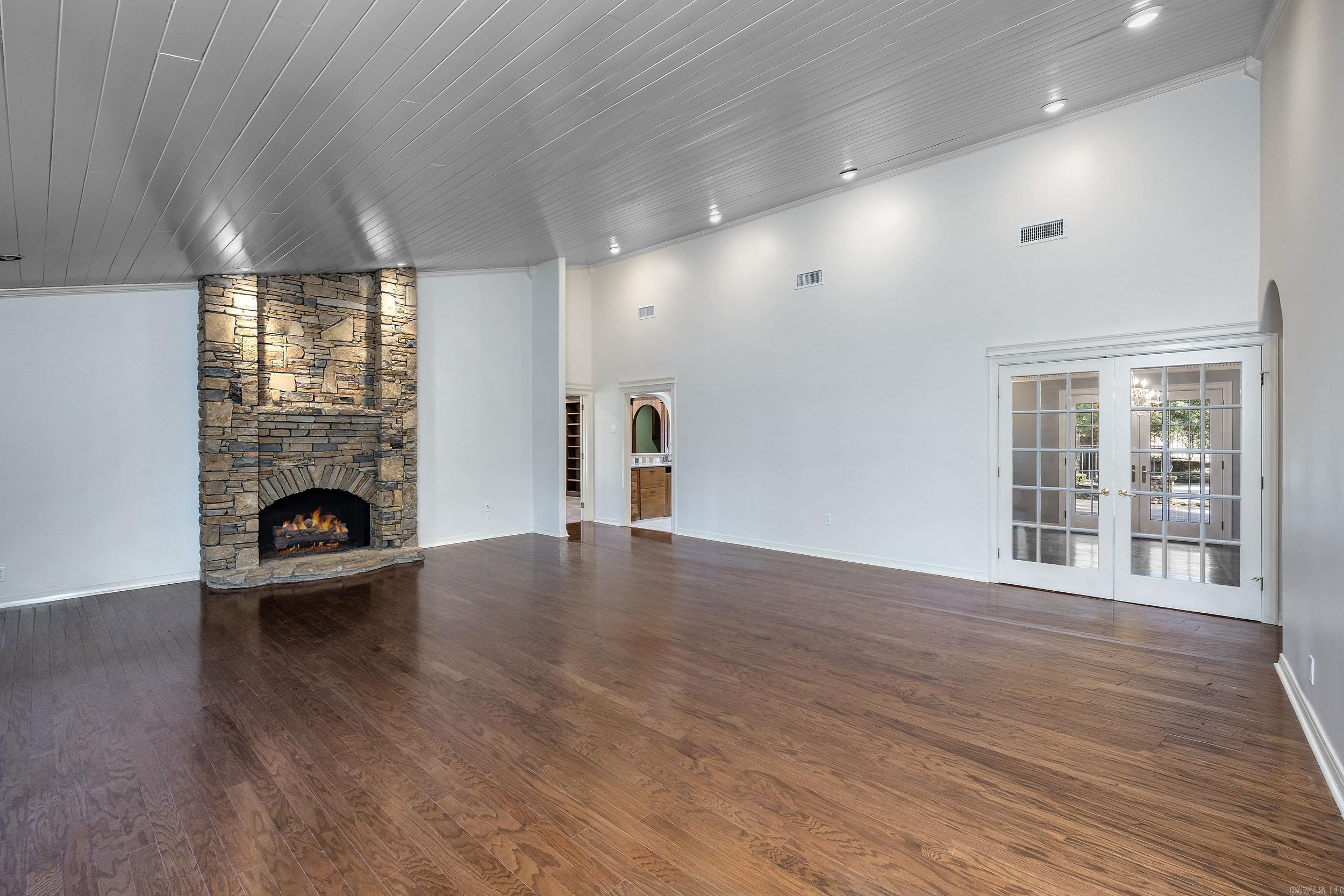 TOADSUCK COUNTRY - Residential