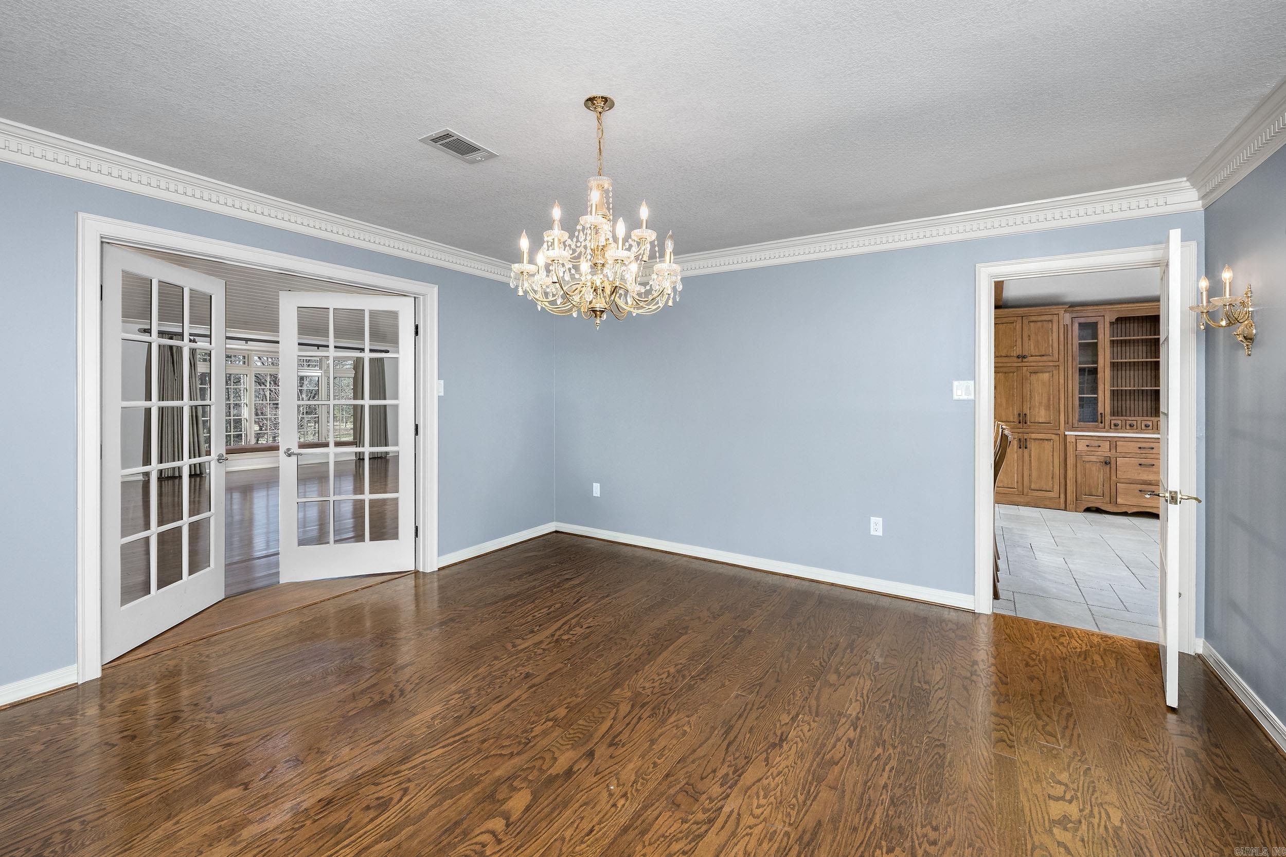 TOADSUCK COUNTRY - Residential