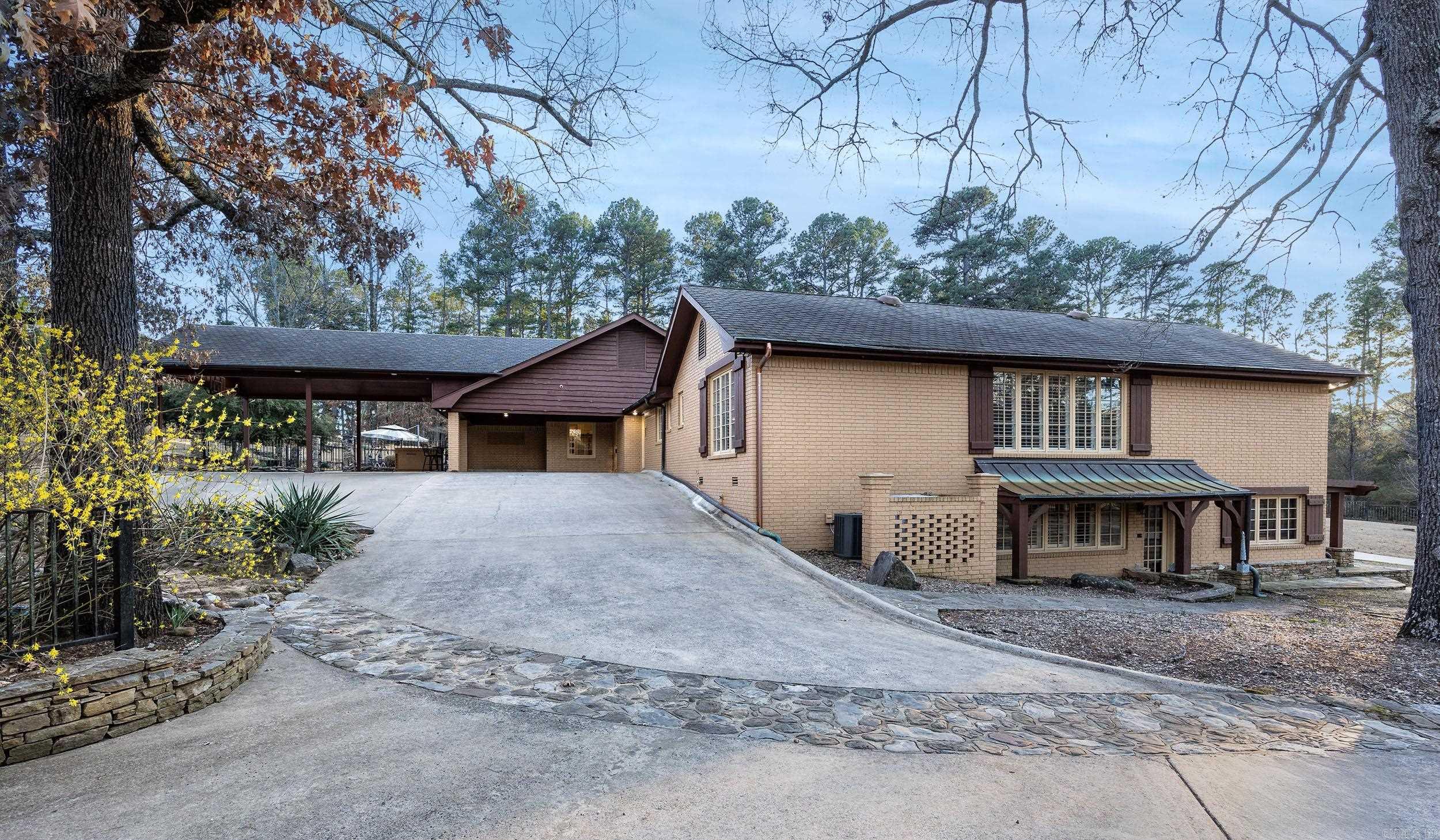 TOADSUCK COUNTRY - Residential