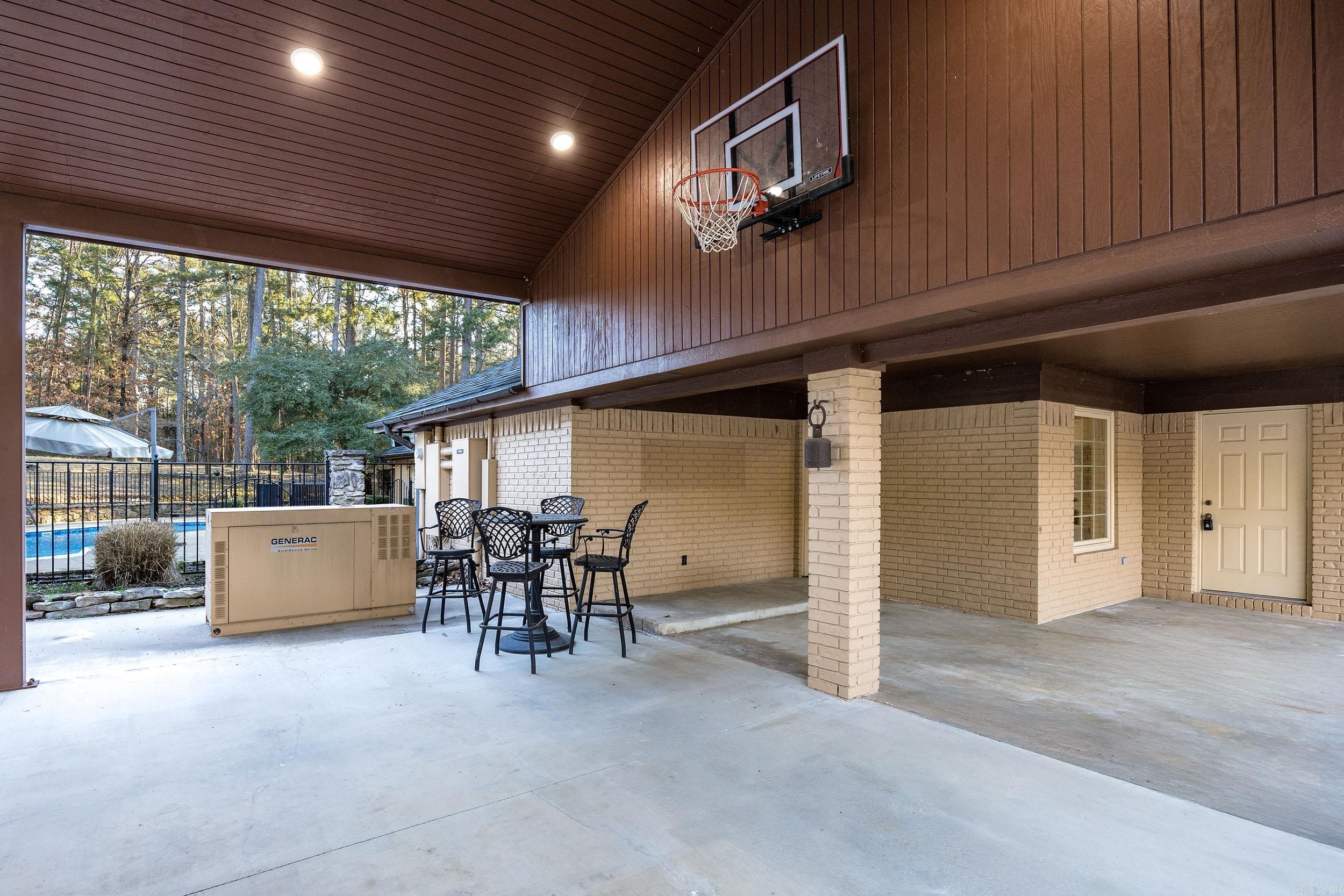 TOADSUCK COUNTRY - Residential