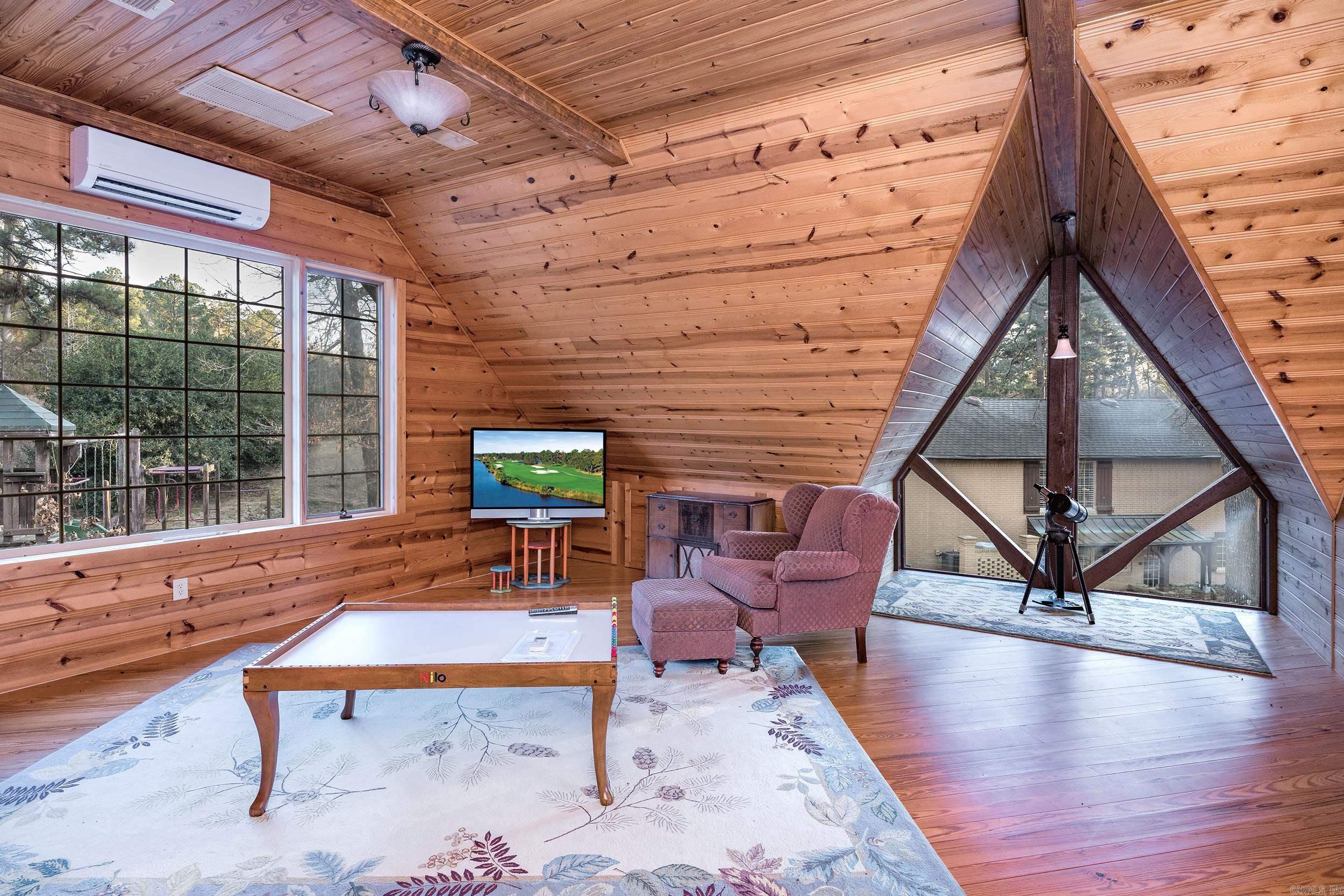 TOADSUCK COUNTRY - Residential