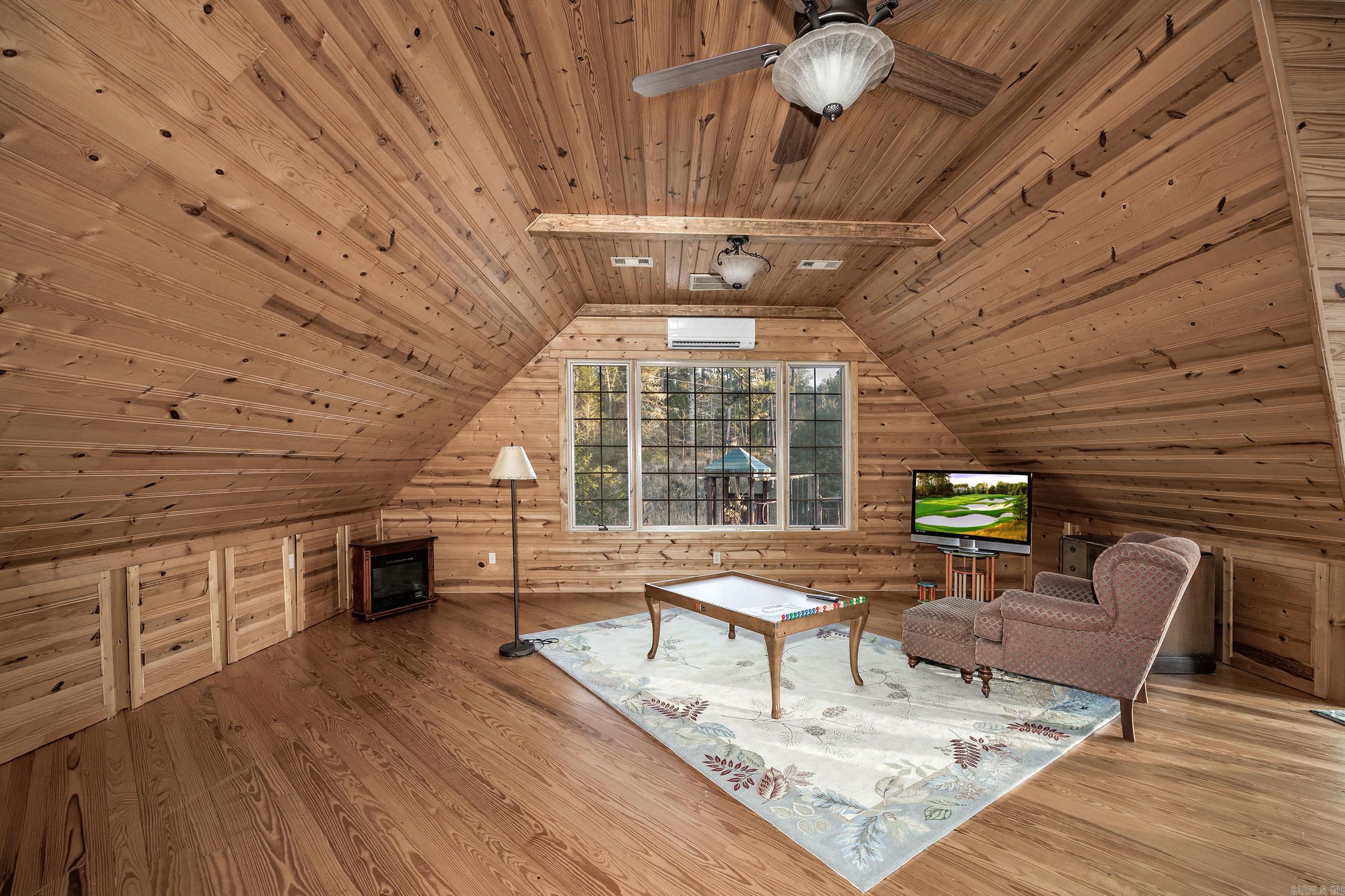 TOADSUCK COUNTRY - Residential