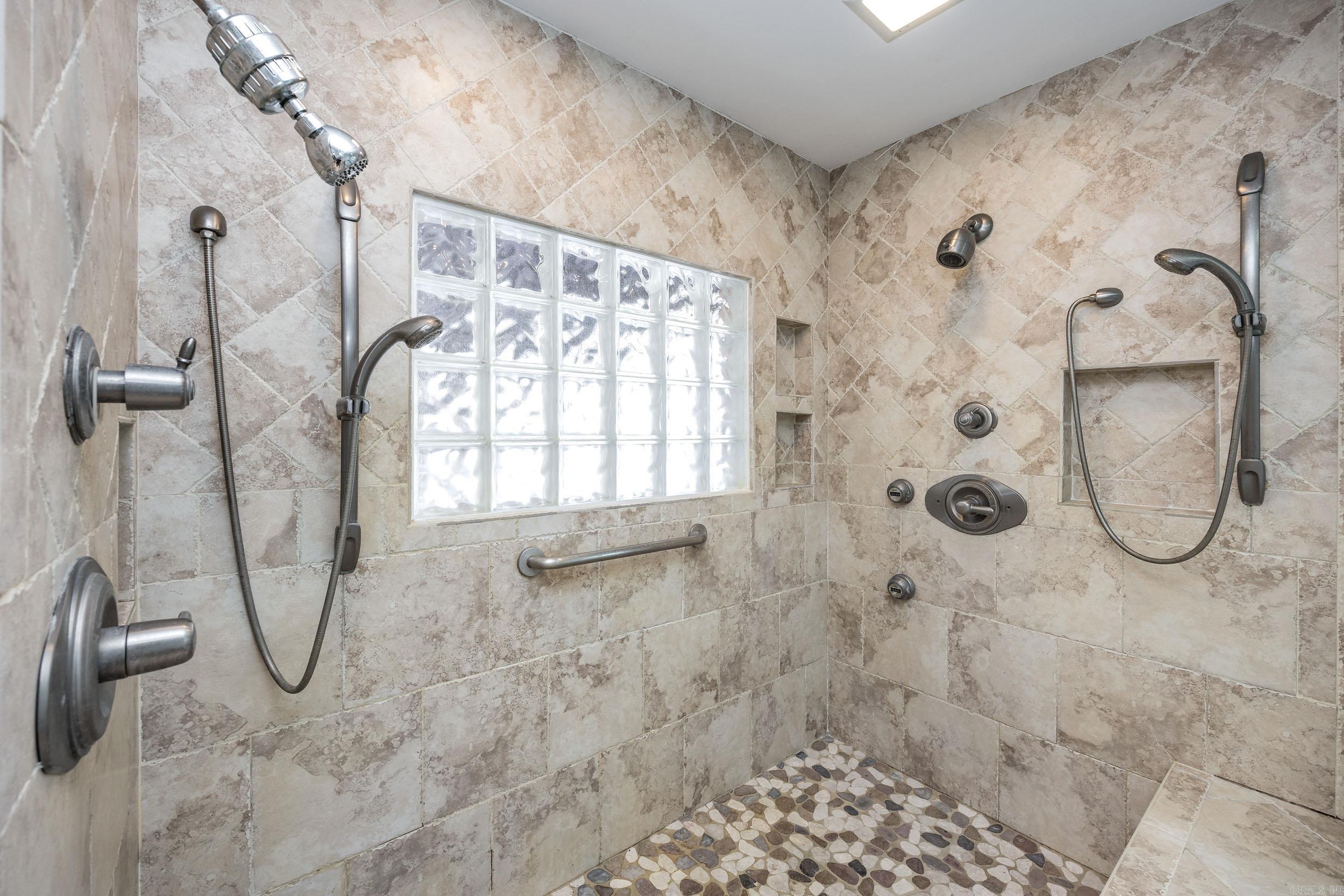 TOADSUCK COUNTRY - Residential