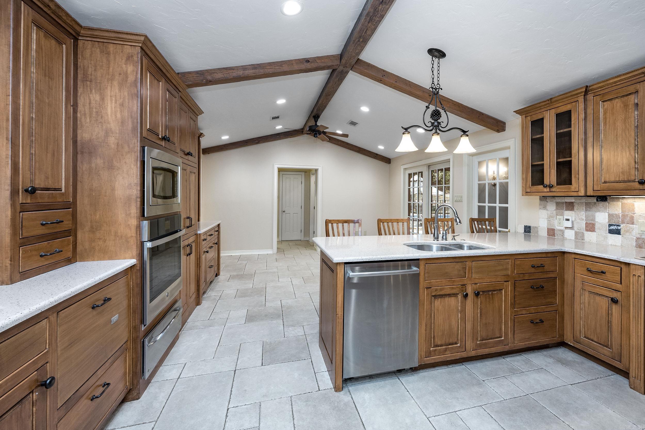 TOADSUCK COUNTRY - Residential