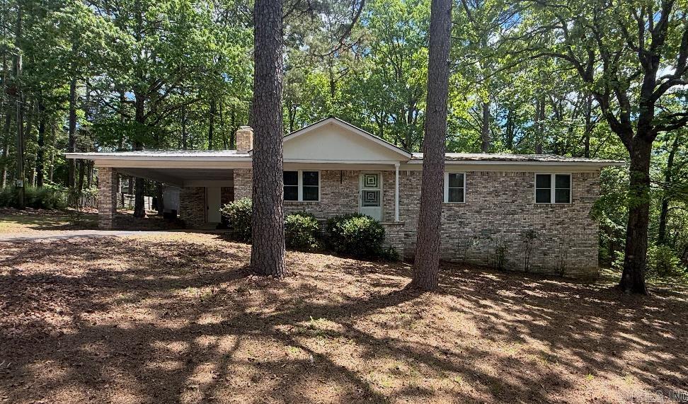Three bedroom, two bedroom home in a quite subdivision just minutes from restaurants, shopping, and Greer's Ferry Lake! This home is ready for a new owner to make it their own with new decor.
