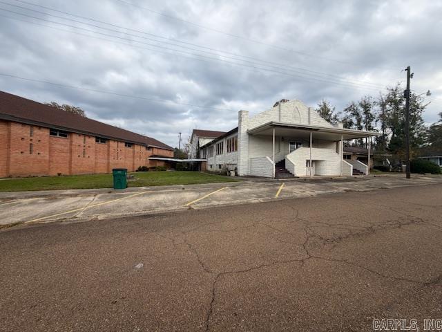 Main image without alt text