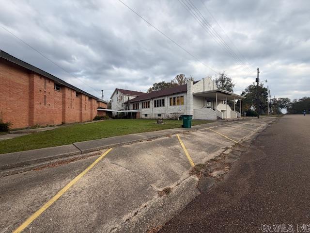 Main image without alt text