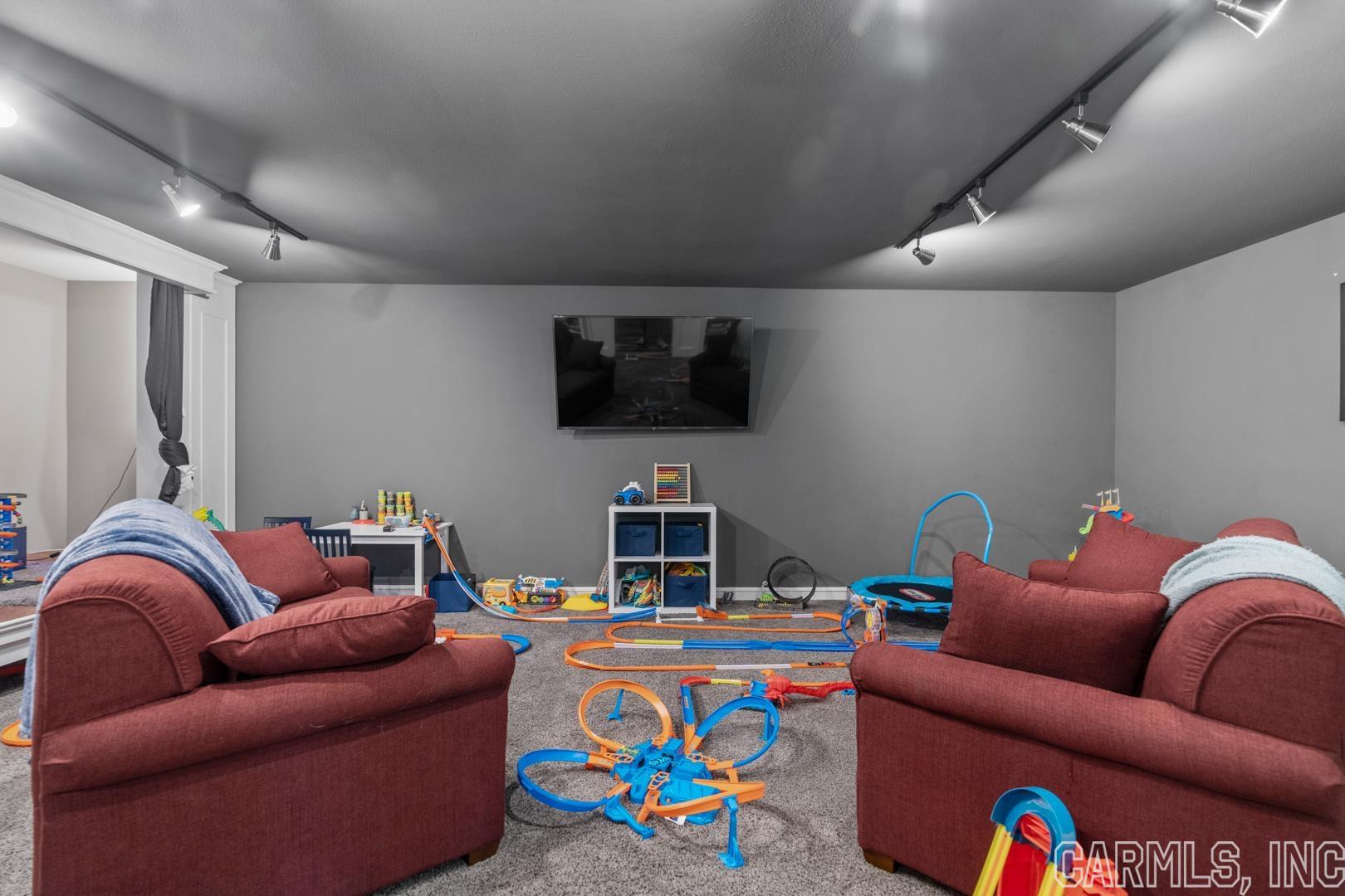 Cresthaven - Residential