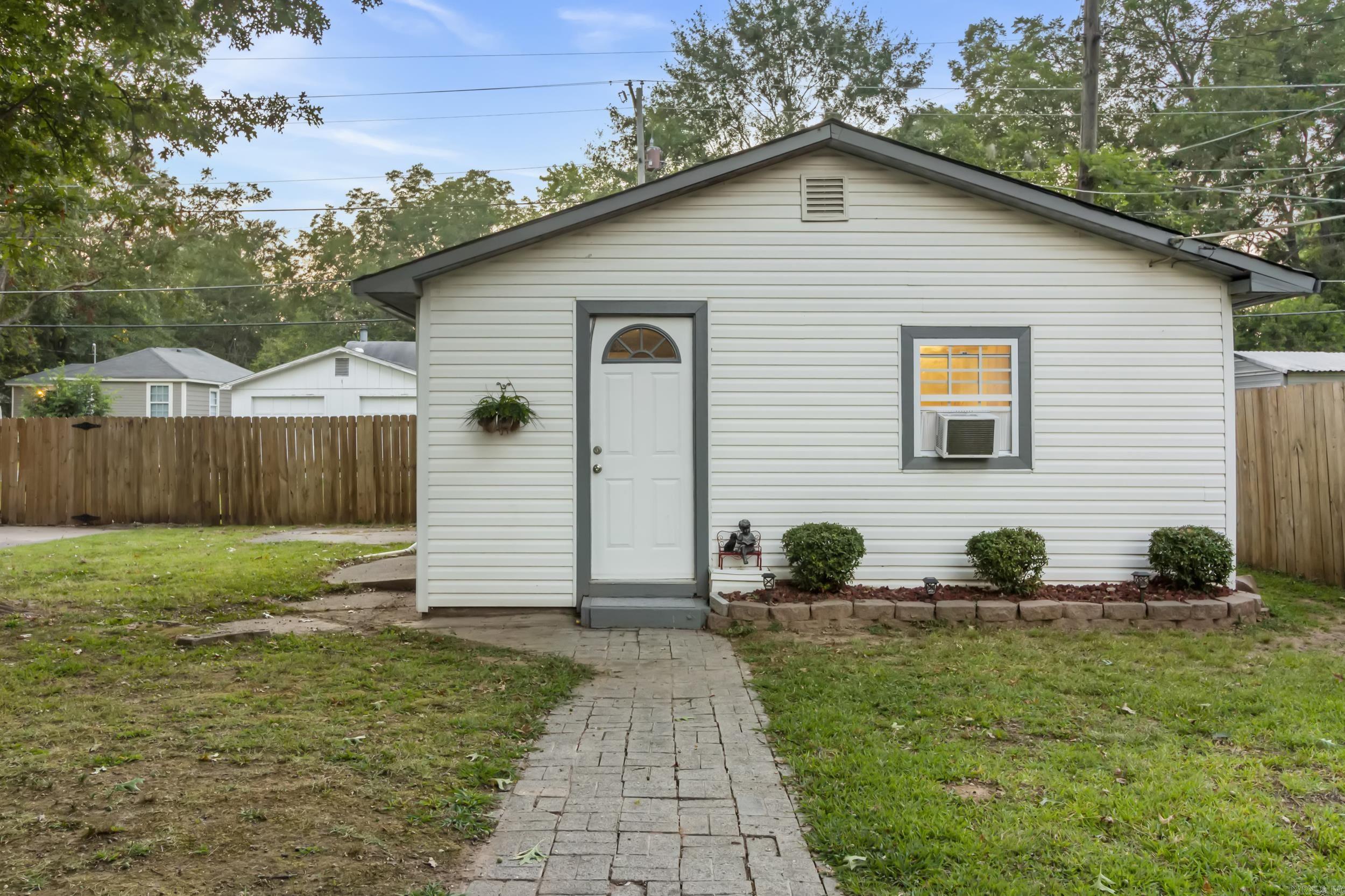 DELTA LAWN - Residential