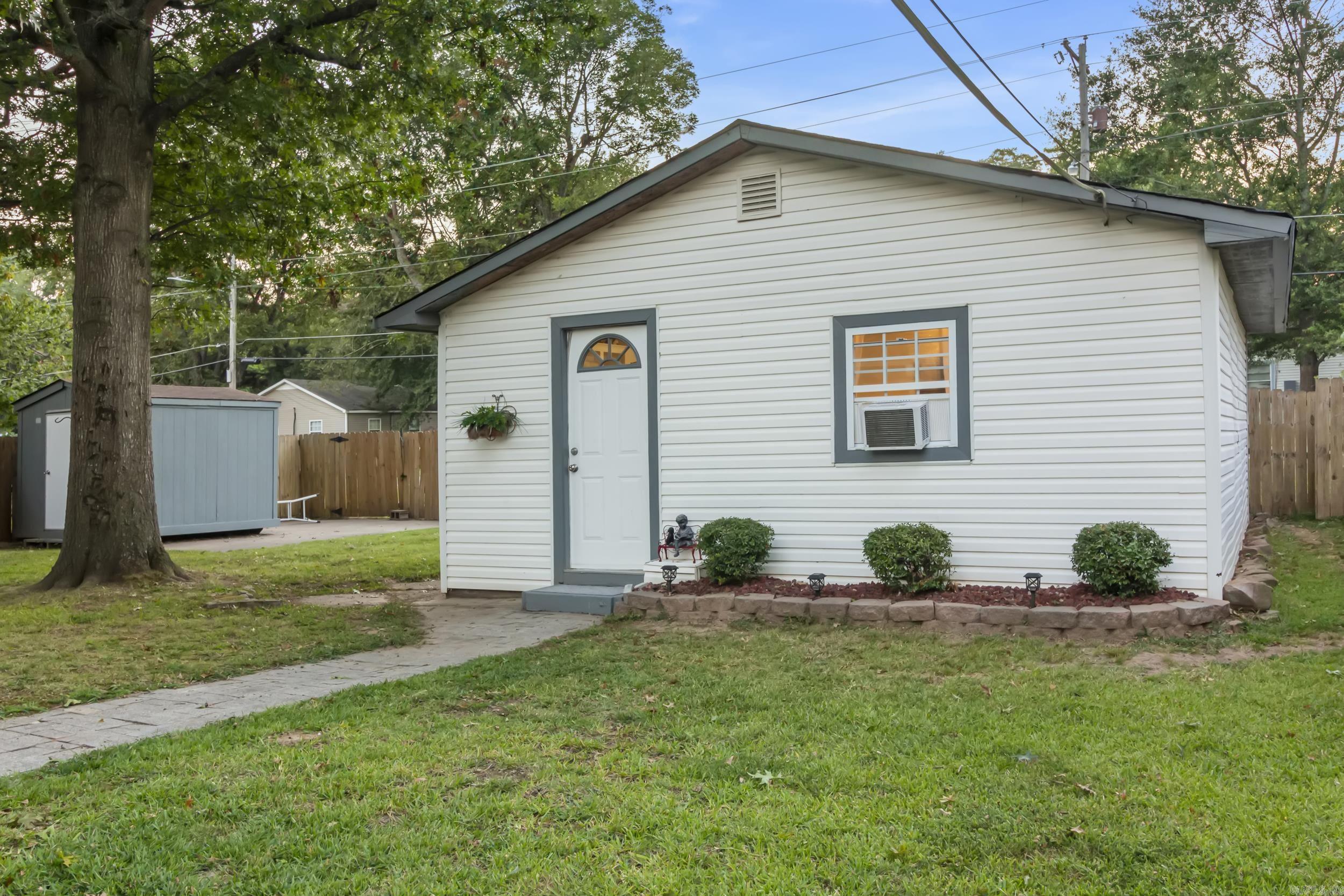 DELTA LAWN - Residential