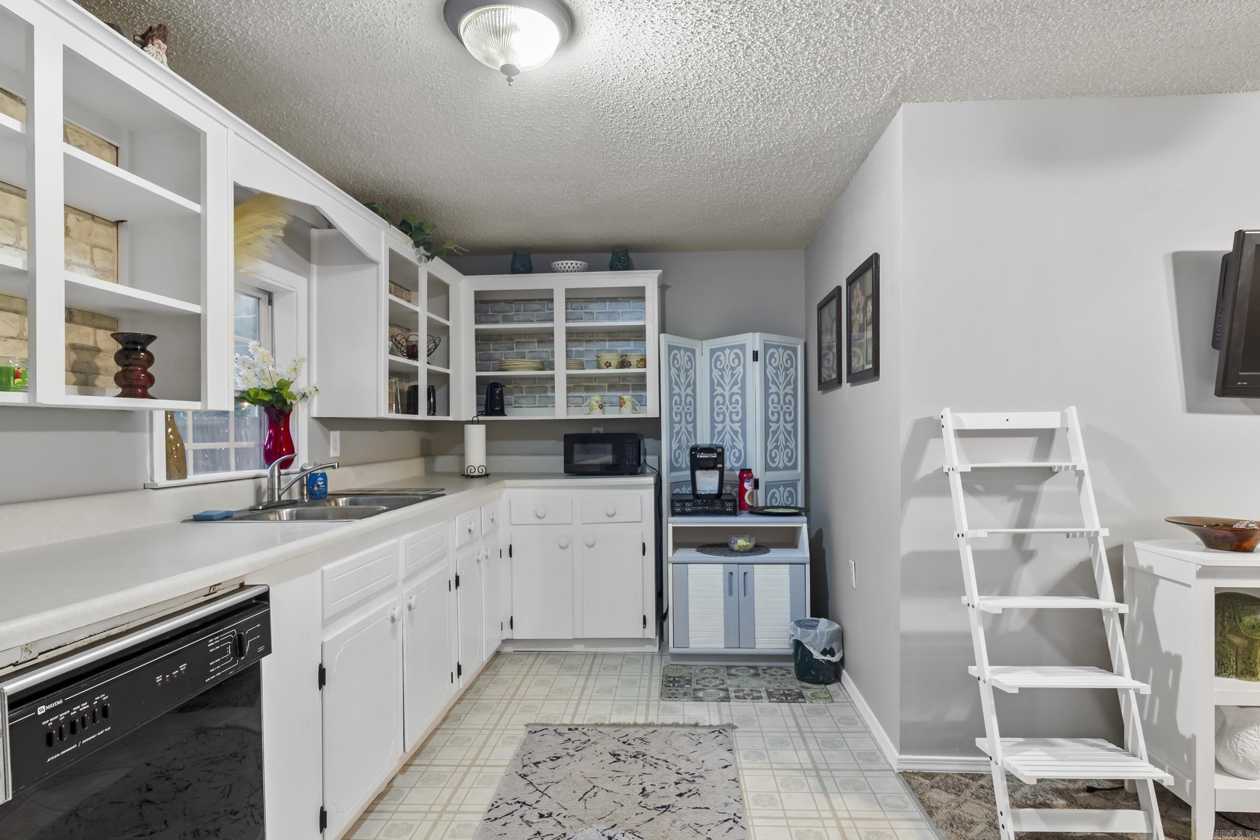 DELTA LAWN - Residential