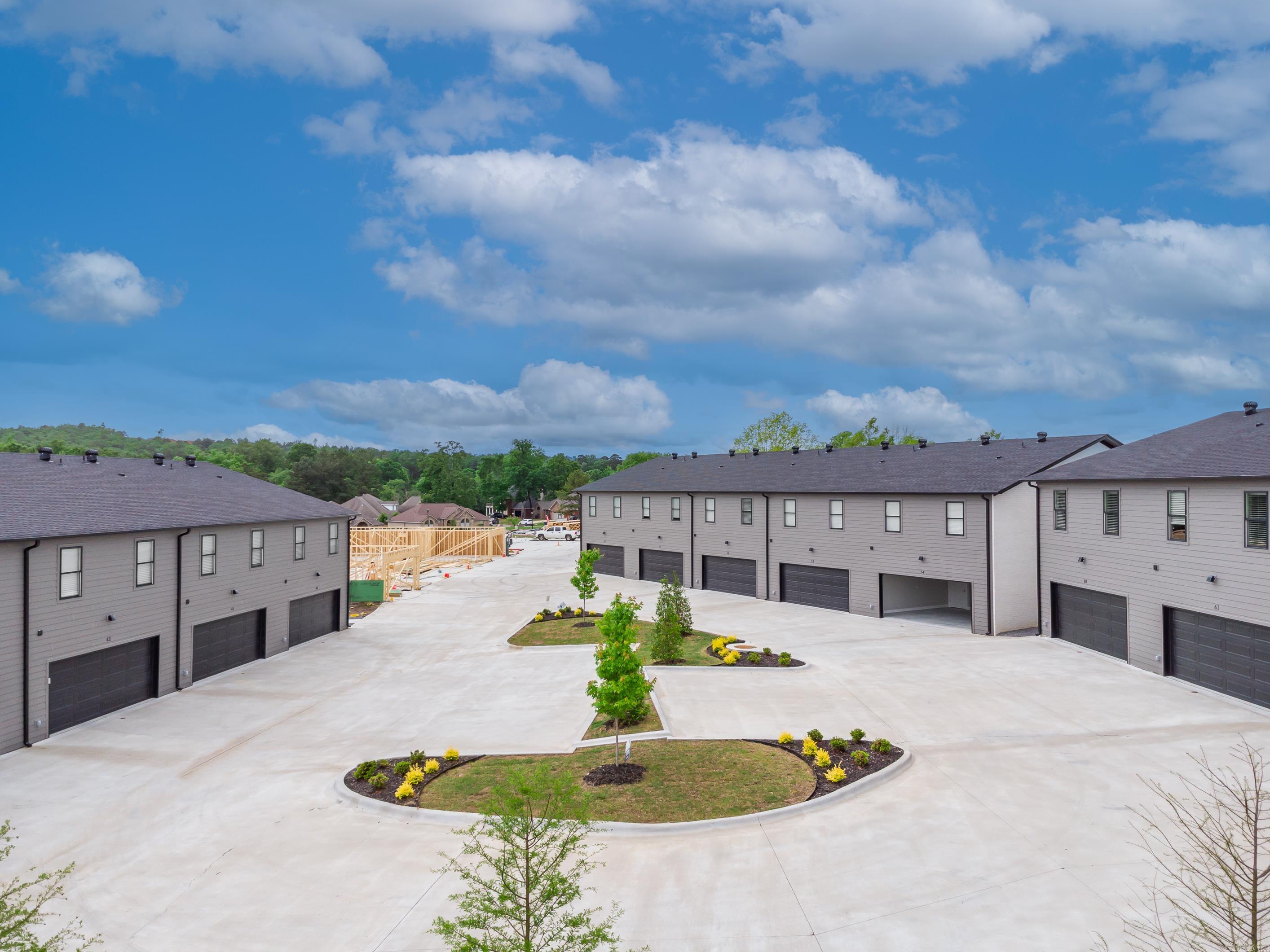 ISABELLE COURT - Residential