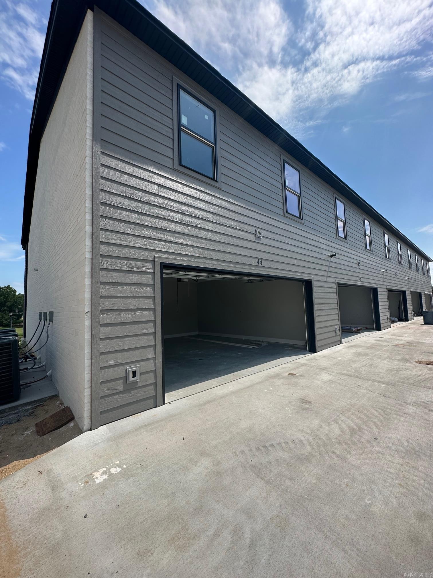 ISABELLE COURT - Residential