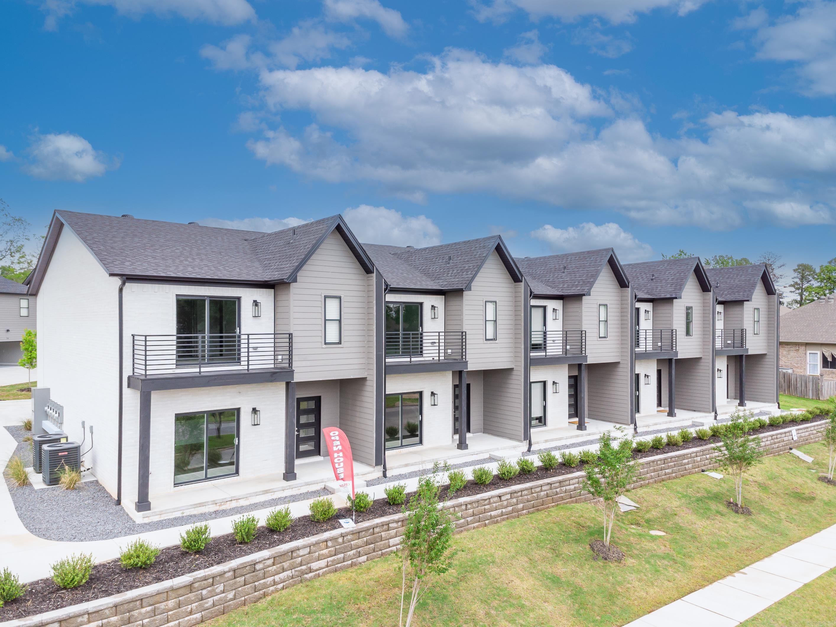 ISABELLE COURT - Residential