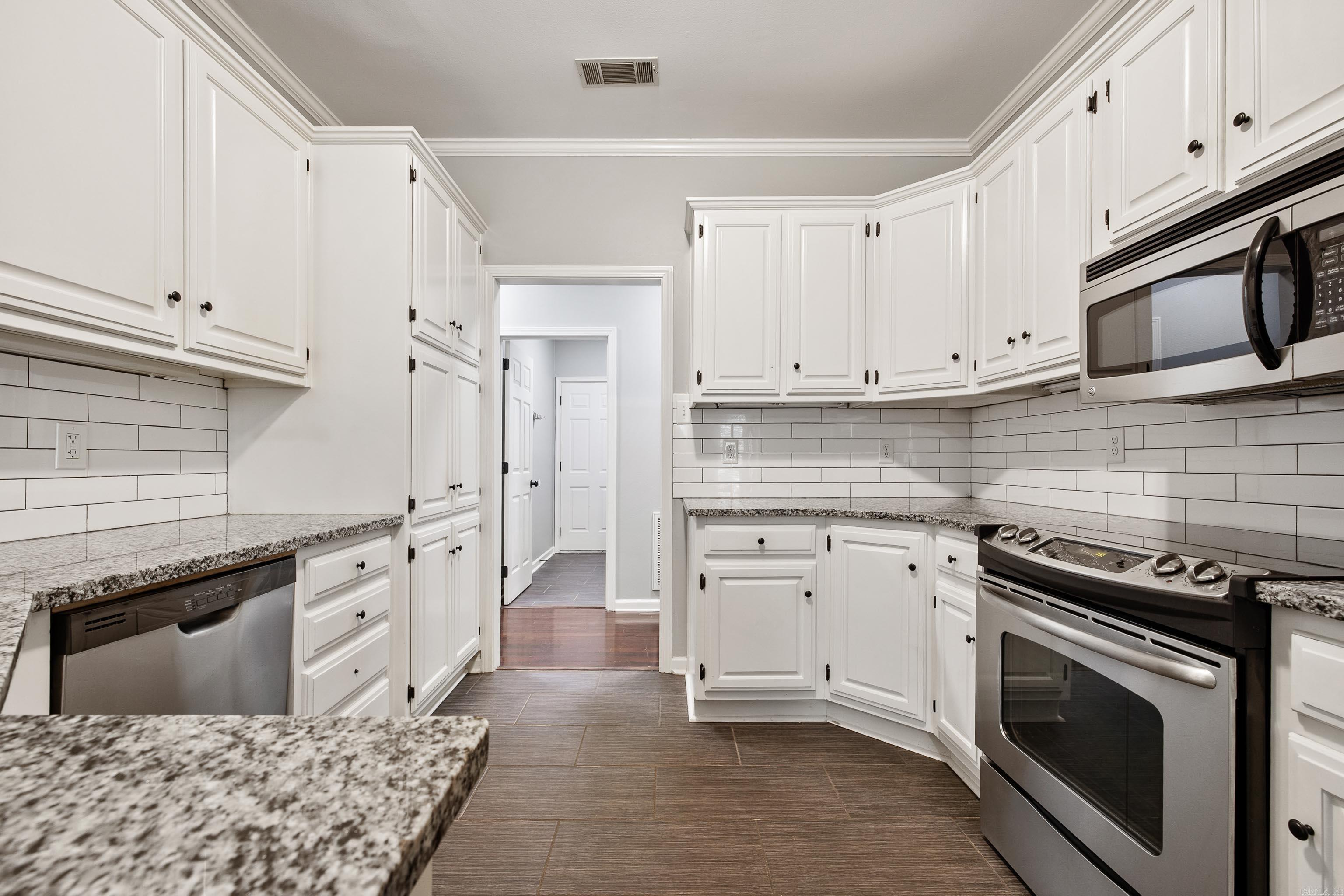 WESTBURY - Residential