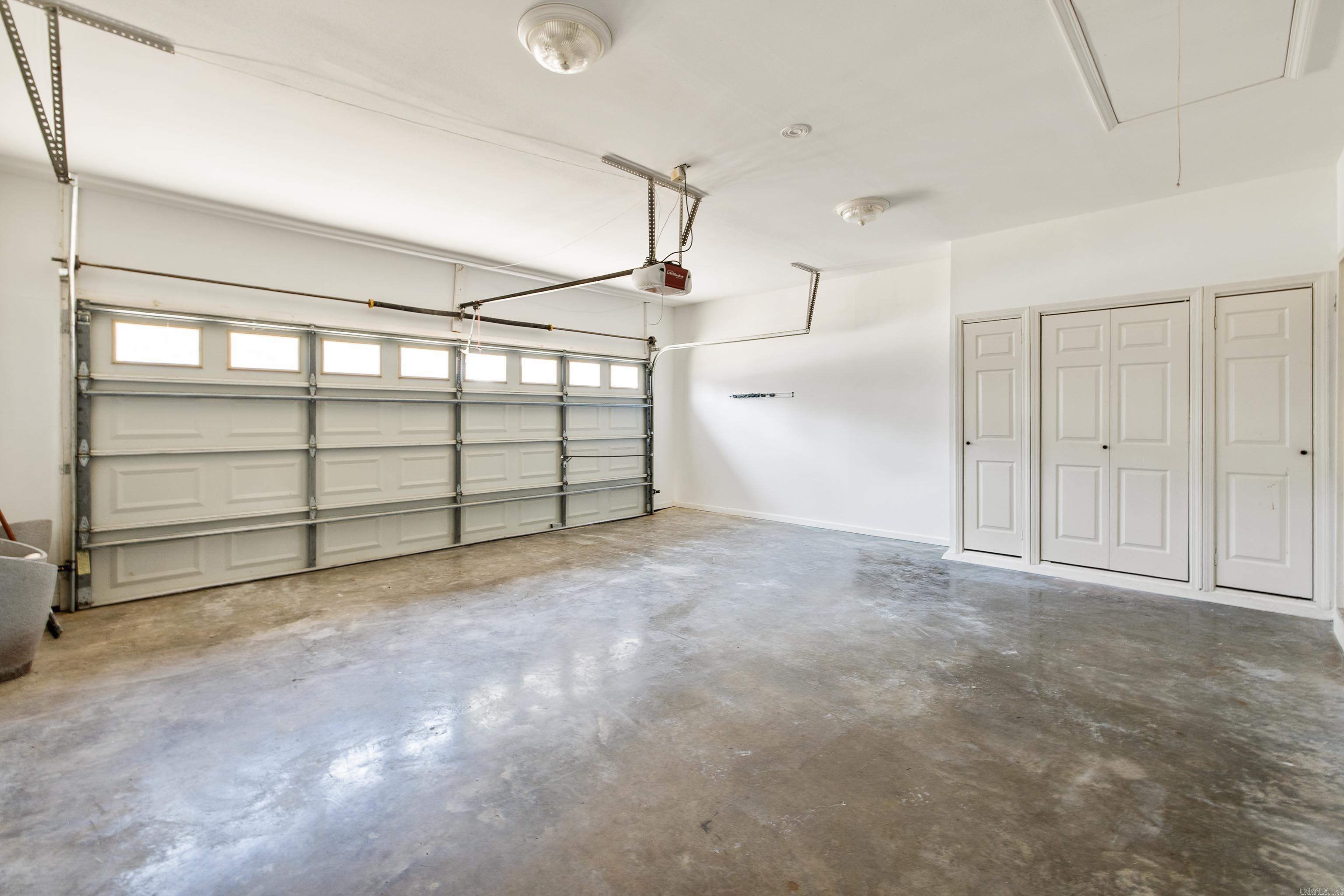 WESTBURY - Residential