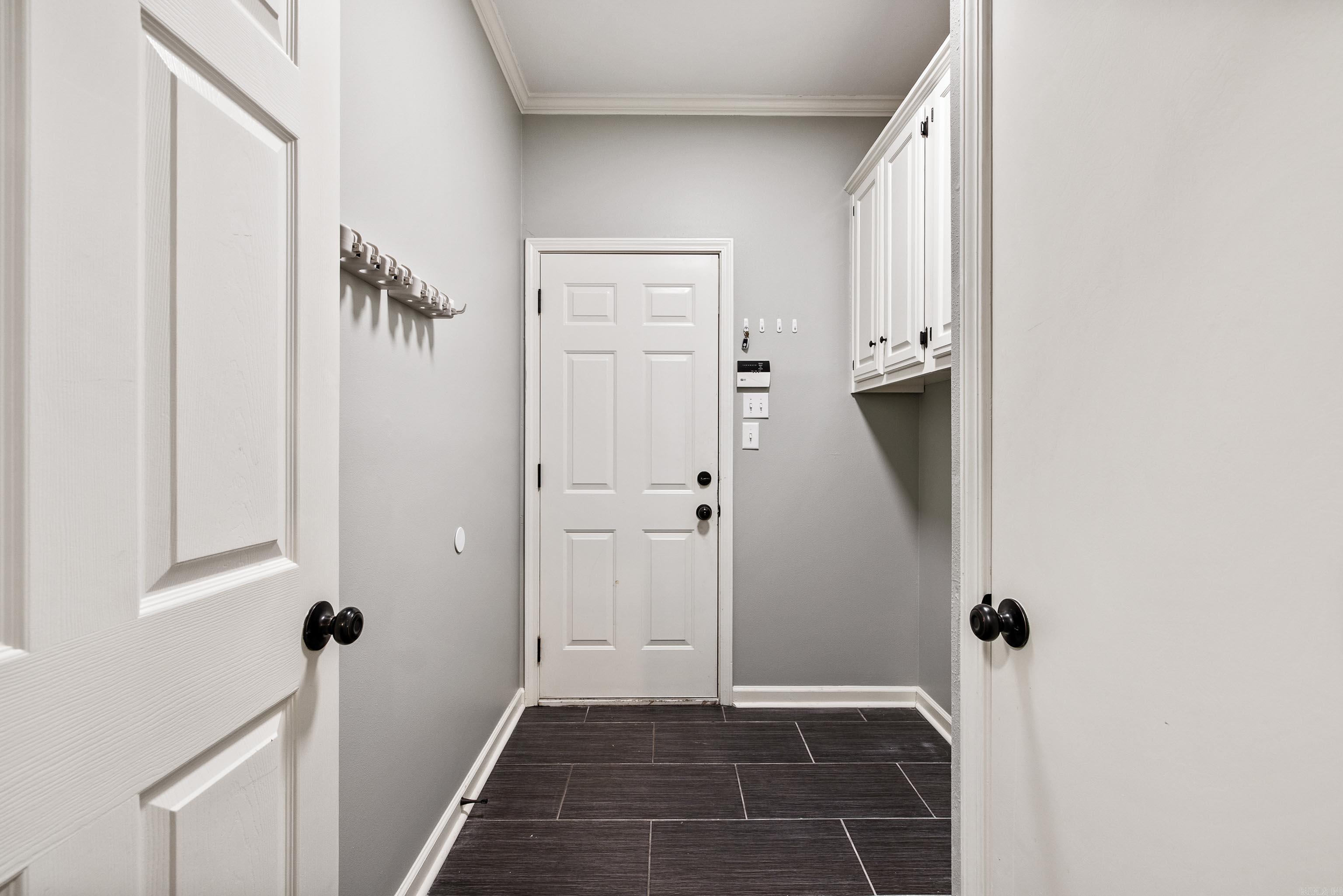 WESTBURY - Residential