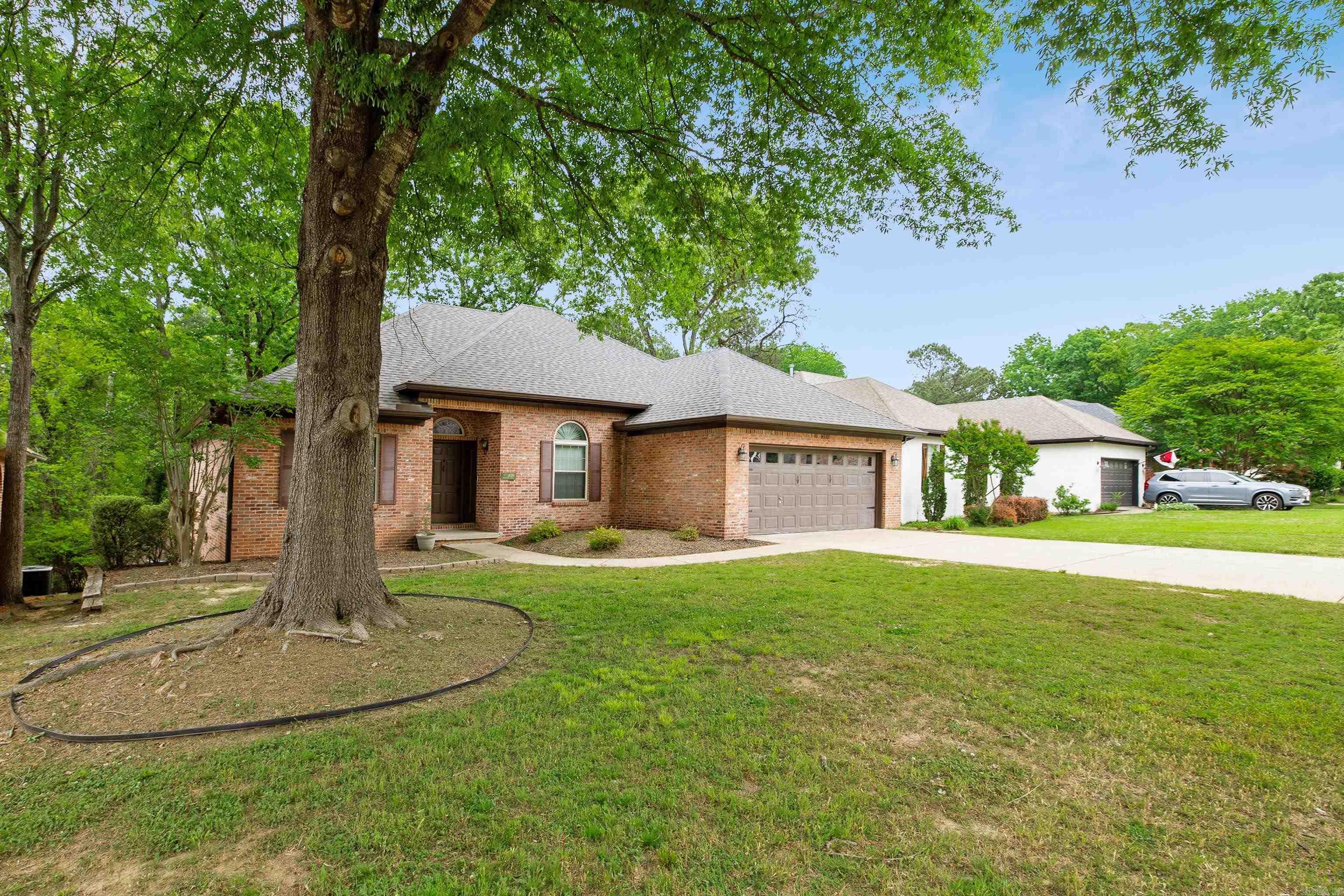 WESTBURY - Residential